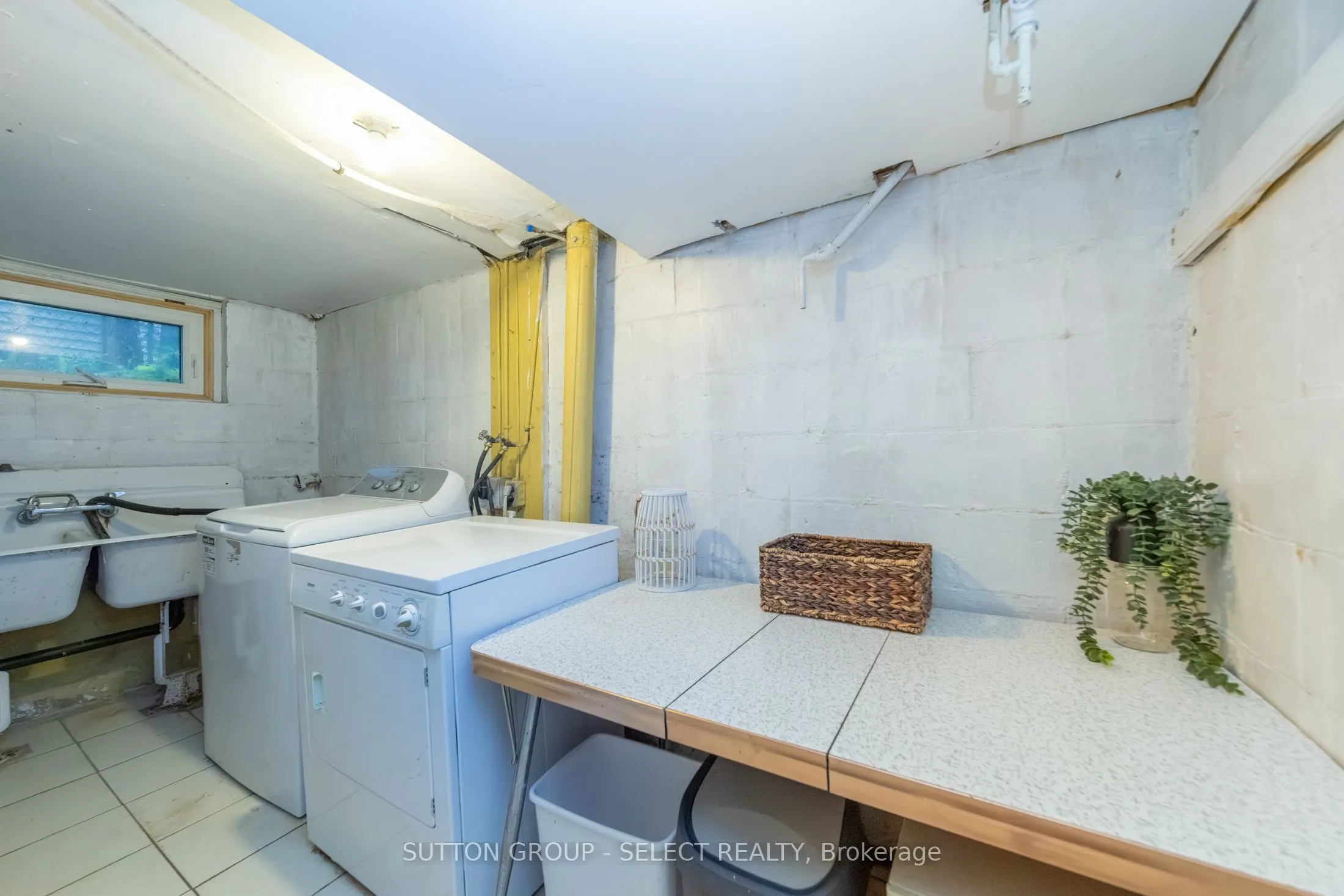 239 Ridout Street S