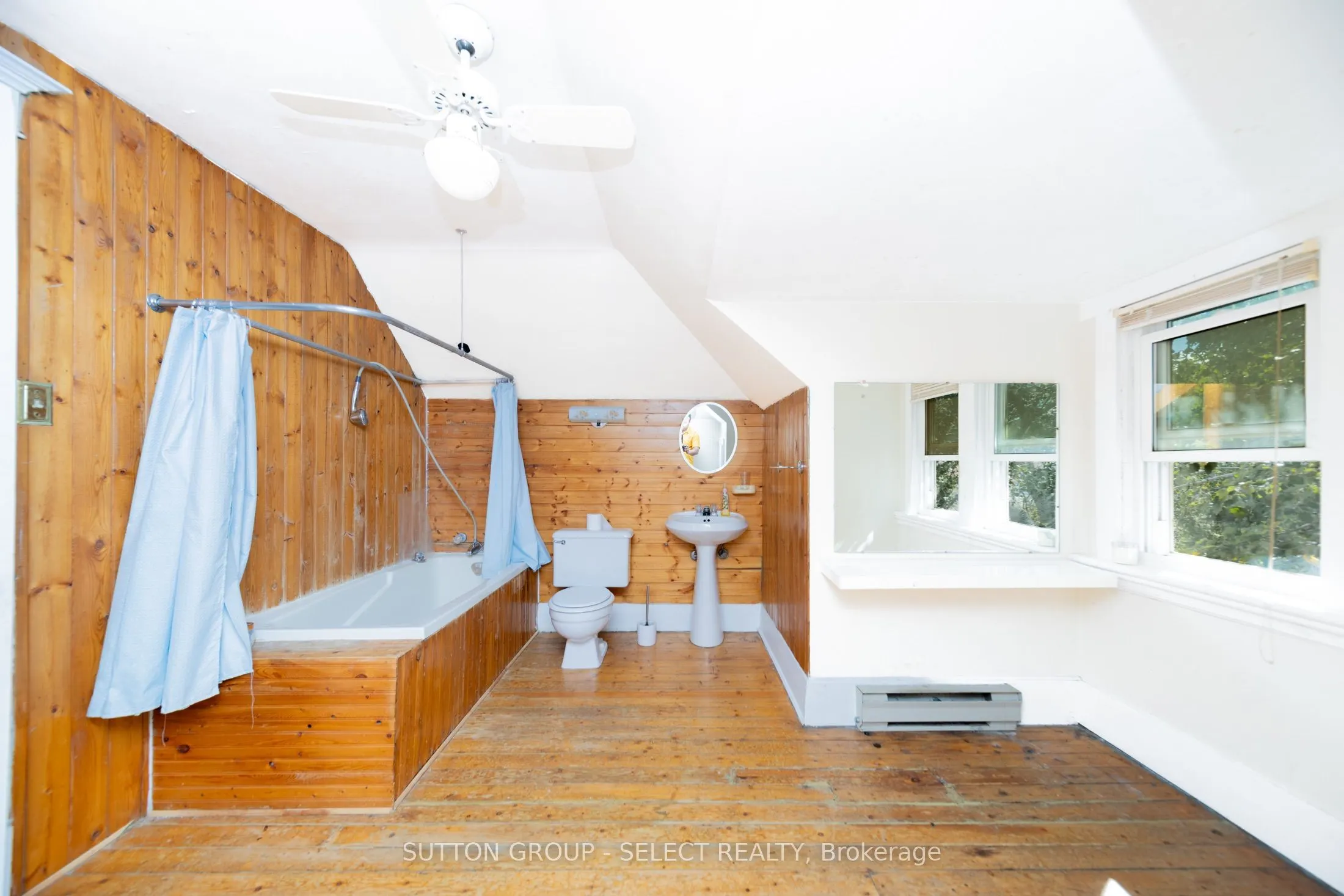 239 Ridout Street S