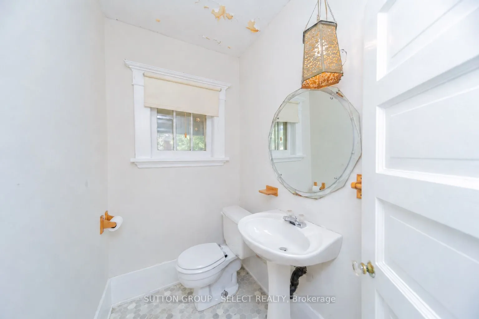 239 Ridout Street S