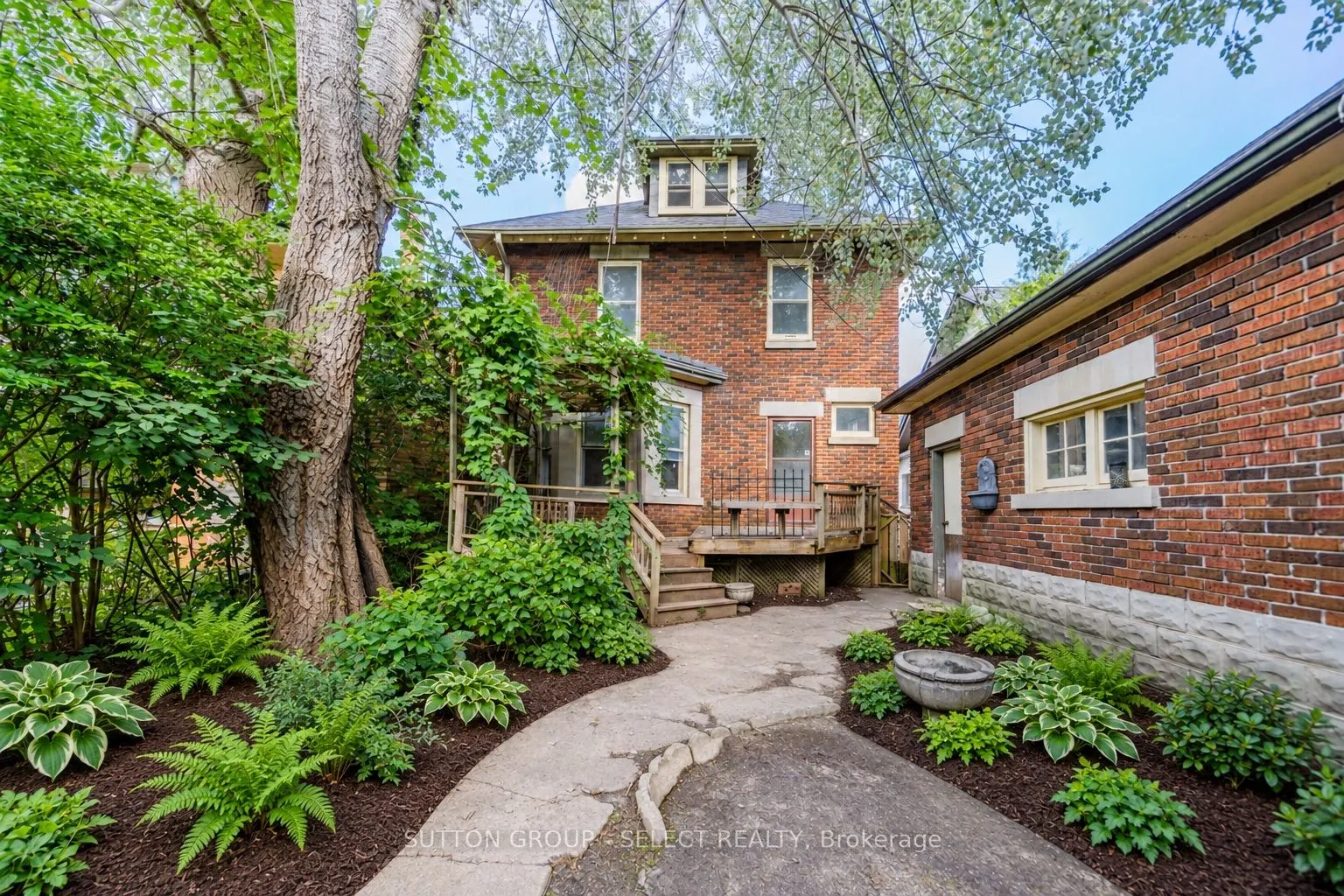 239 Ridout Street S