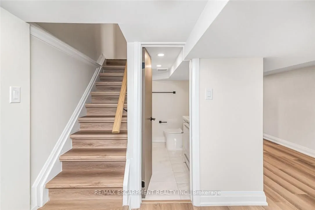 250 Rosslyn Avenue N
