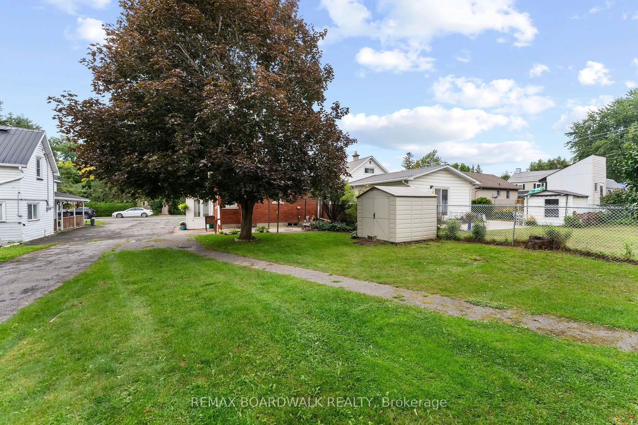 208 Oxford Street E