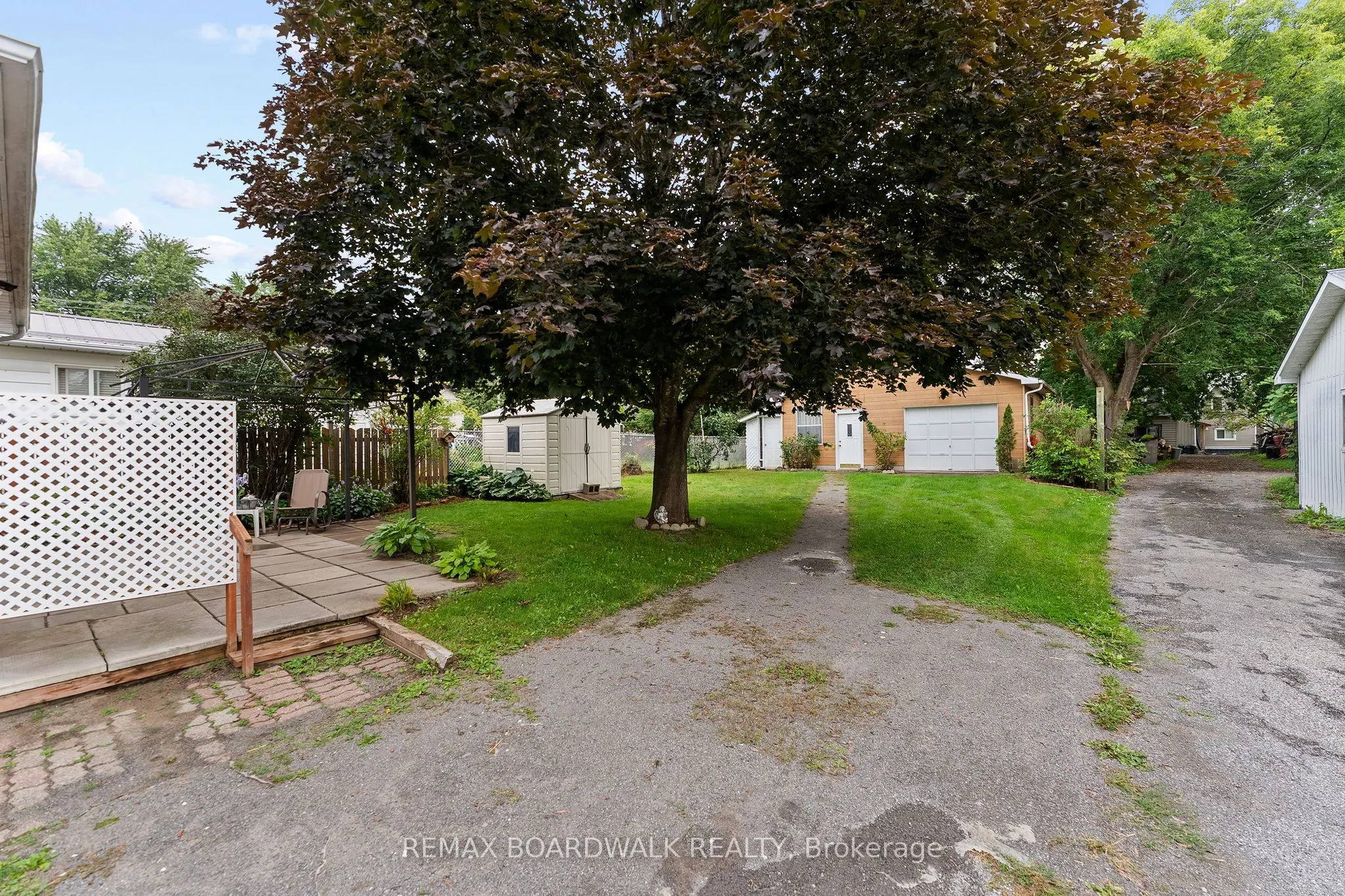 208 Oxford Street E