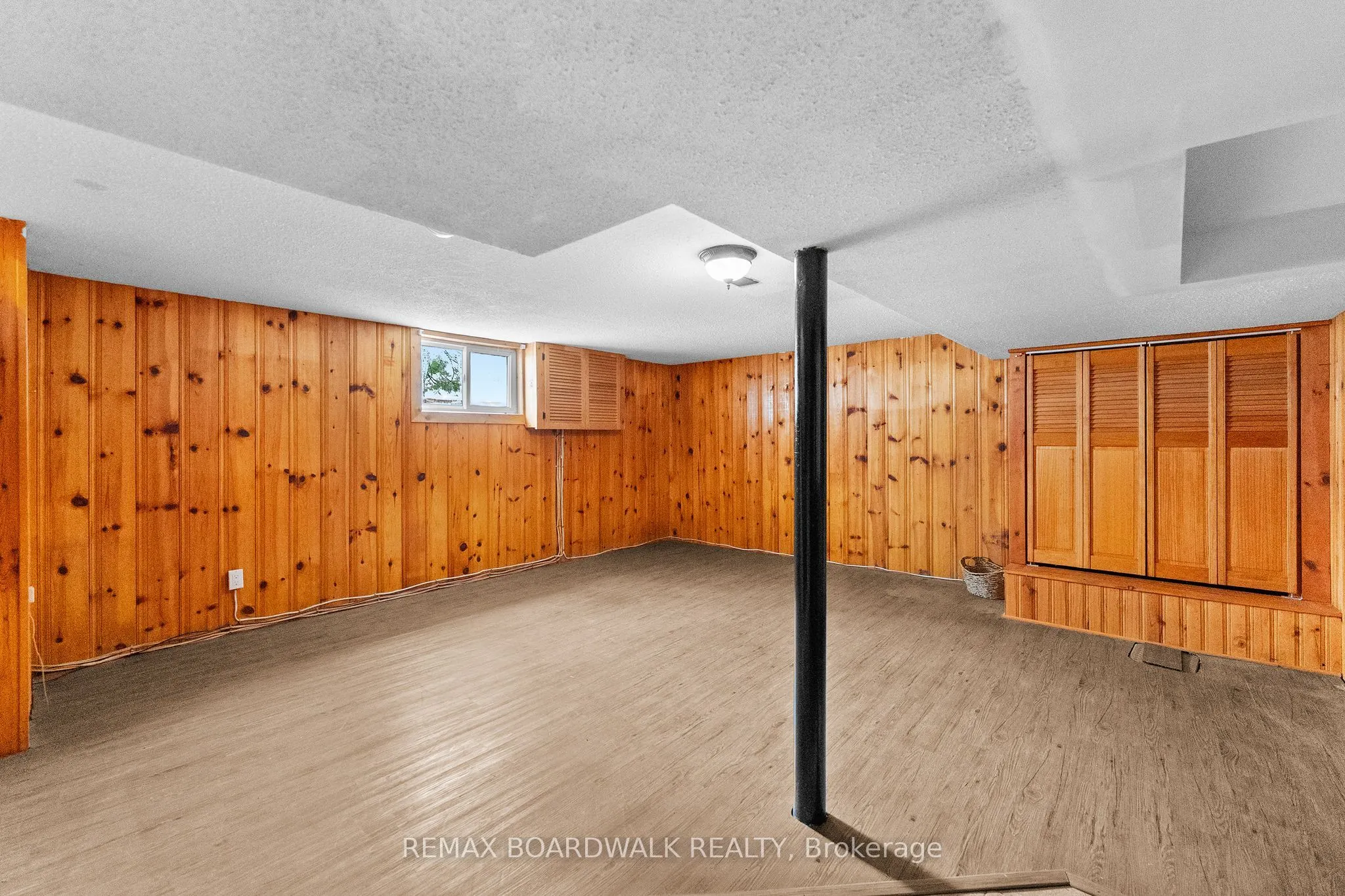 208 Oxford Street E