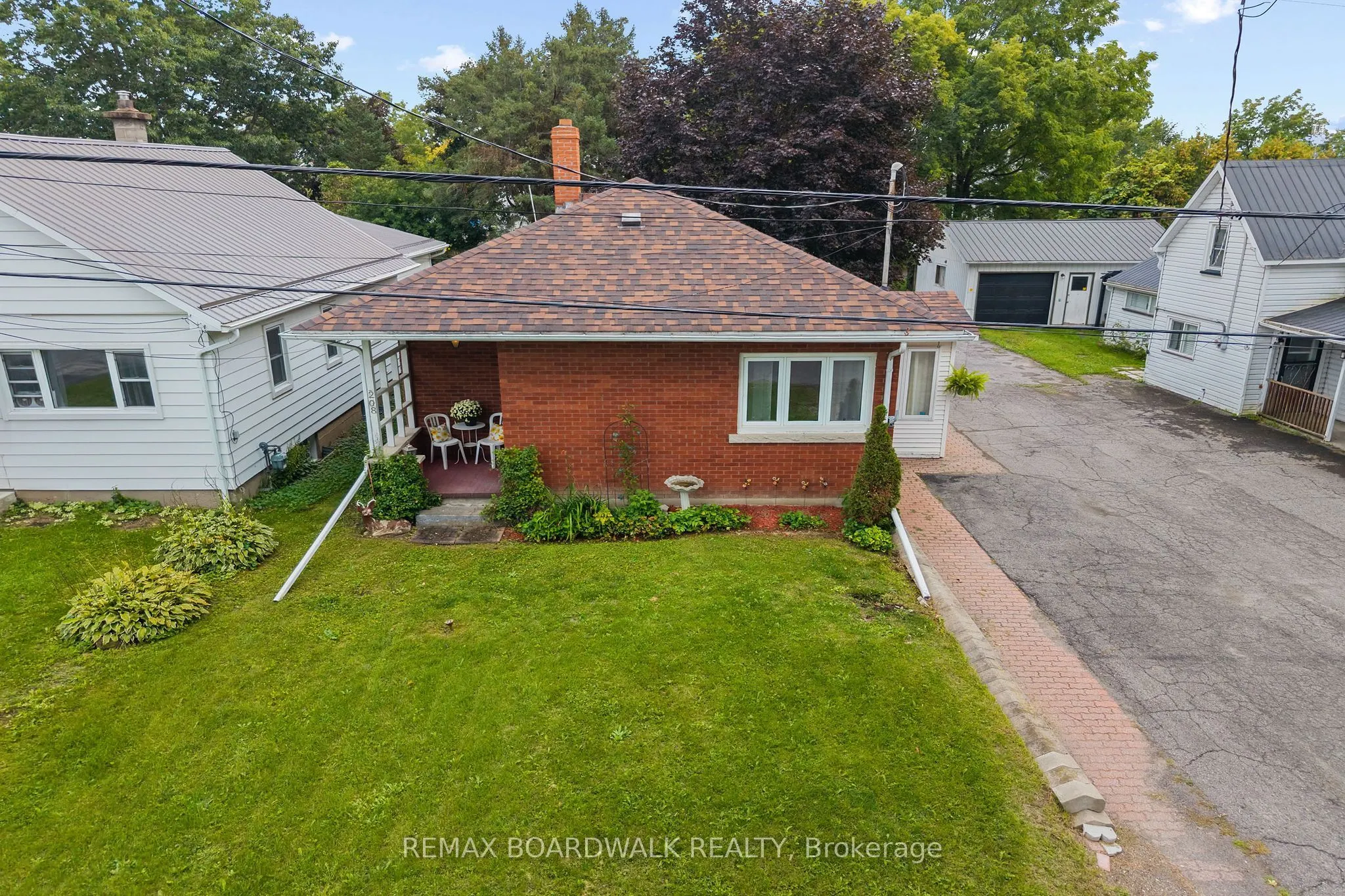 208 Oxford Street E