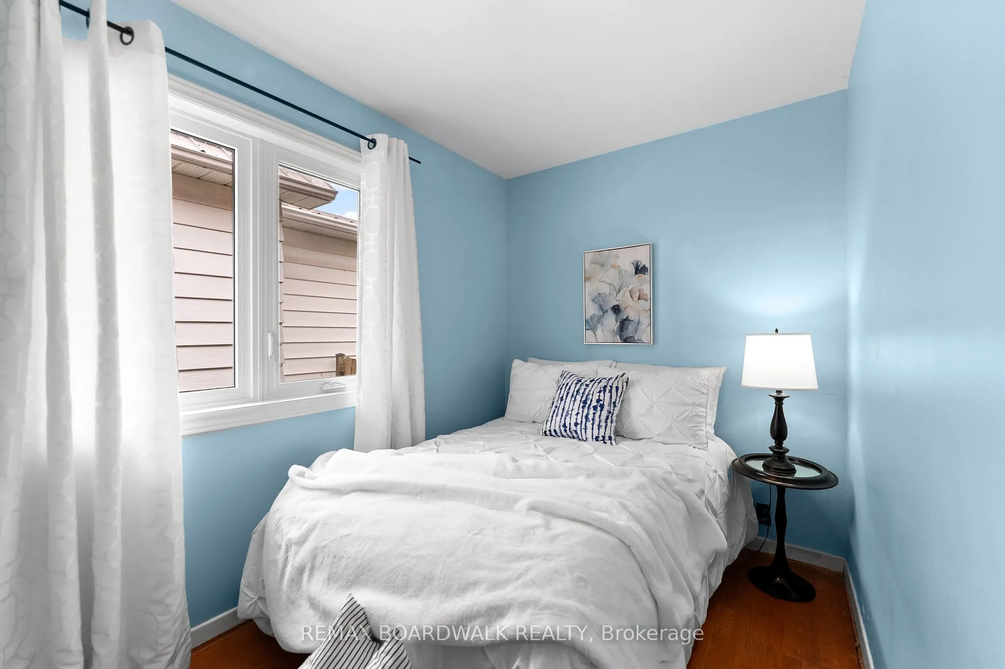 208 Oxford Street E