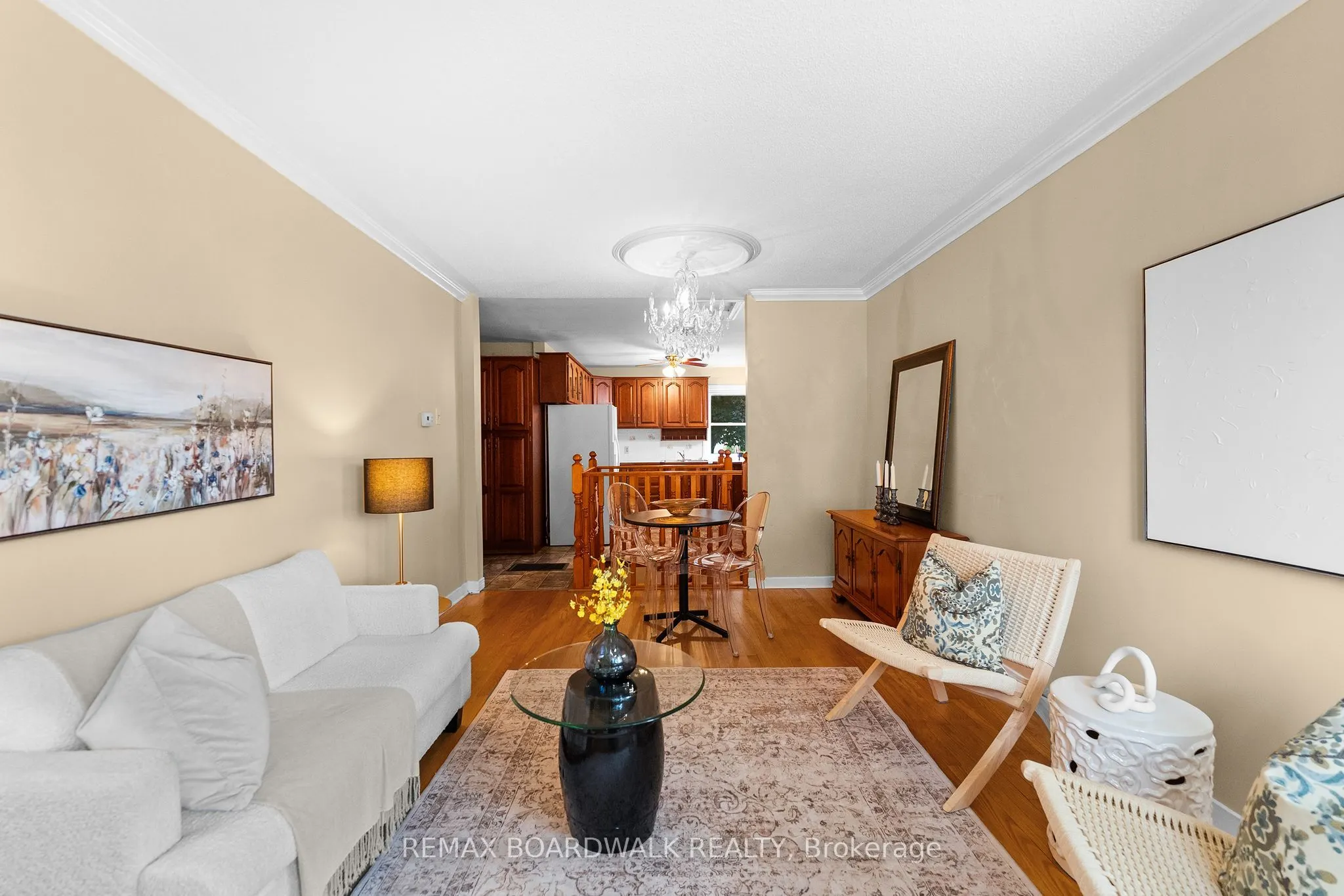 208 Oxford Street E