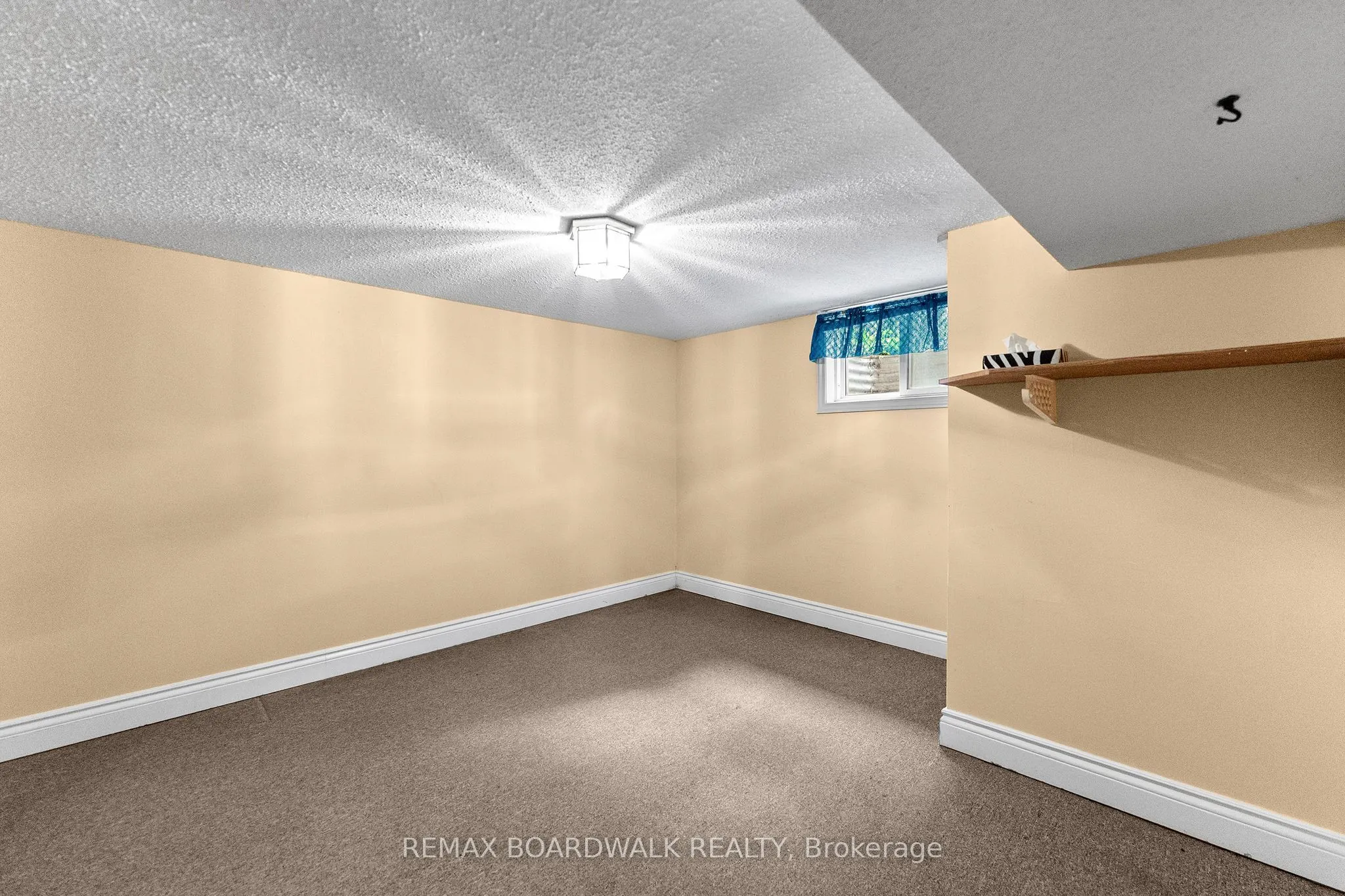 208 Oxford Street E