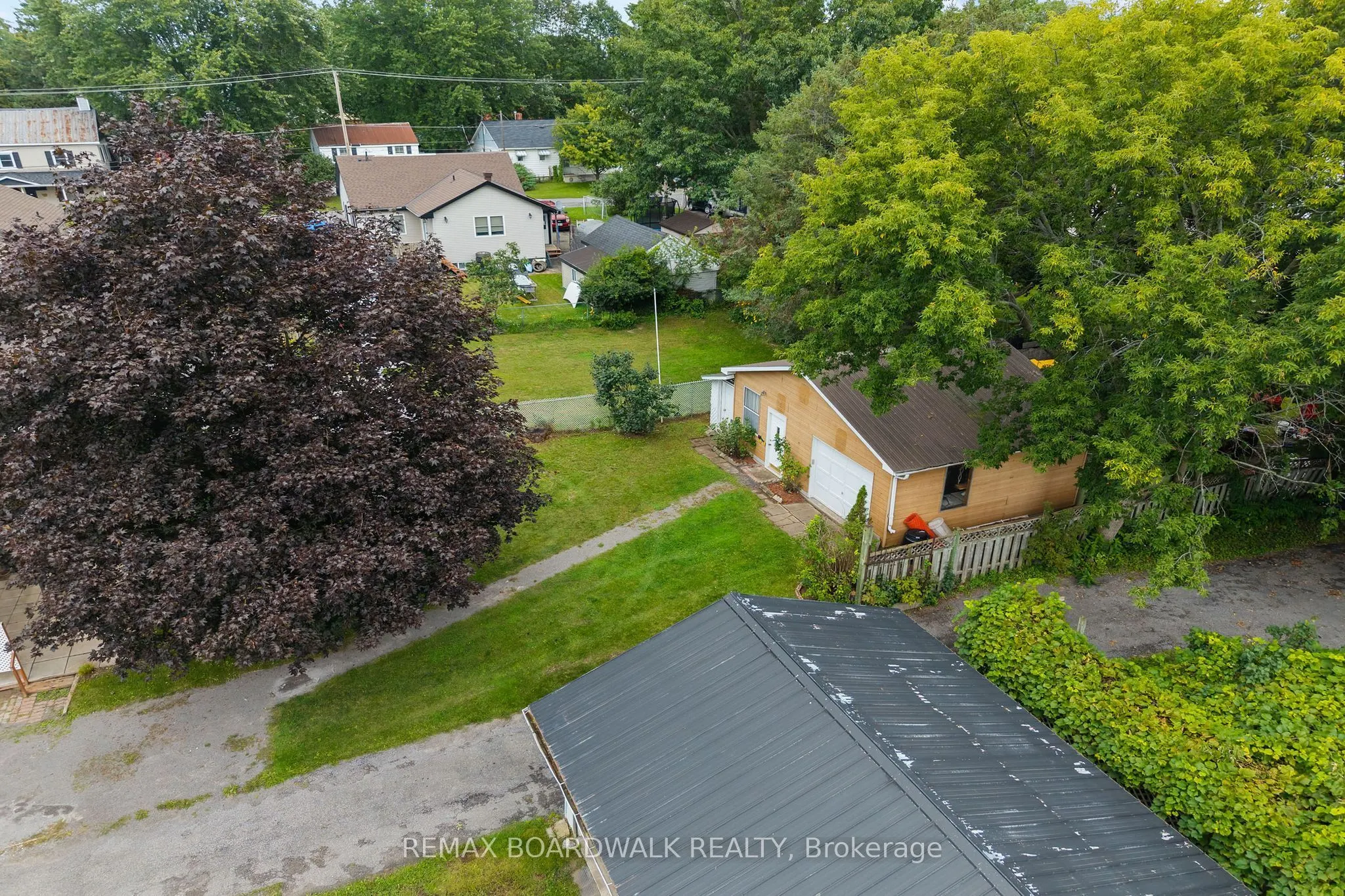208 Oxford Street E