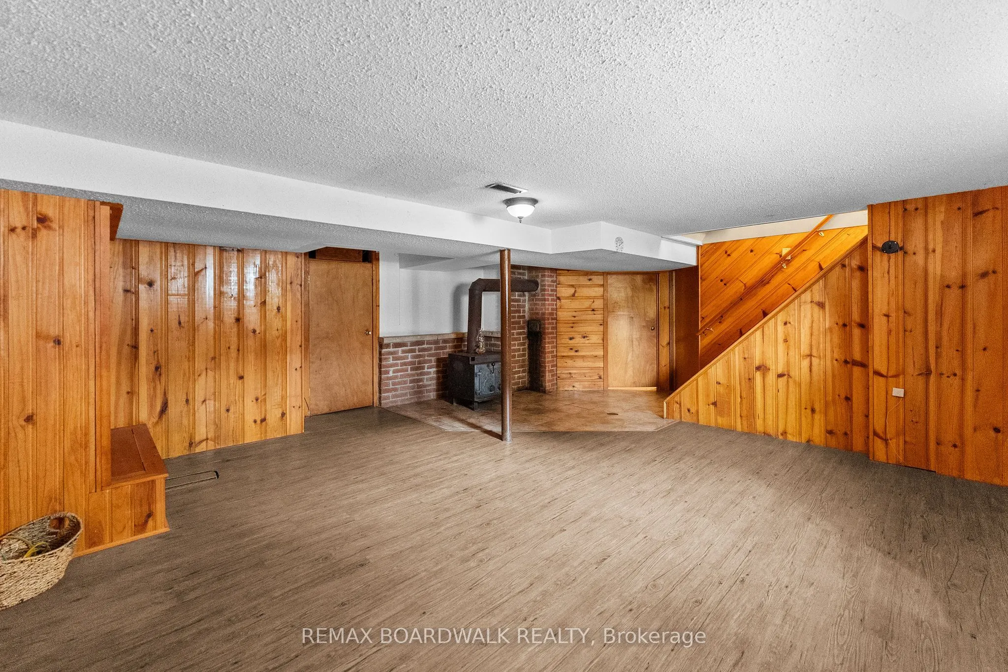 208 Oxford Street E