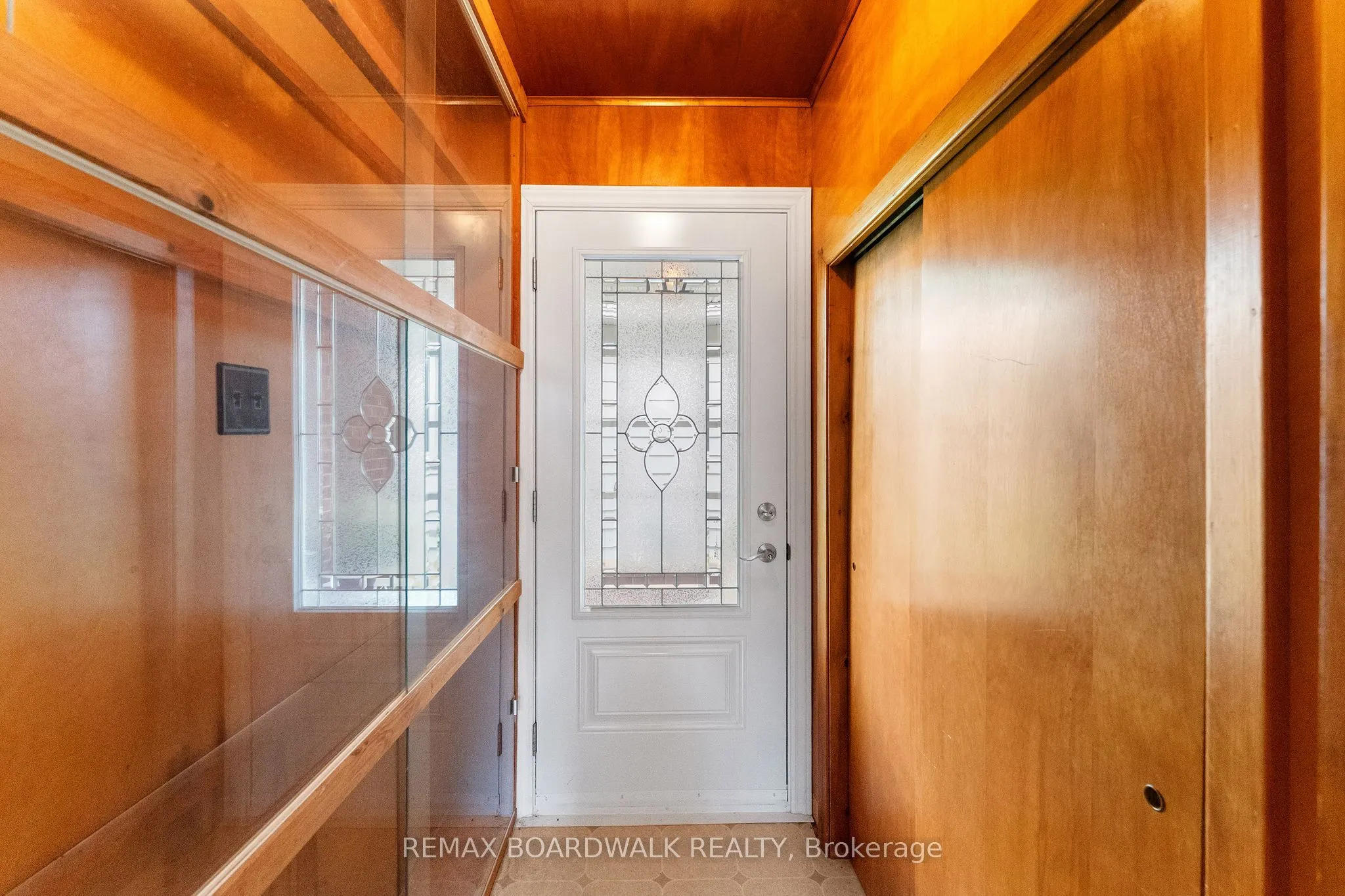 208 Oxford Street E