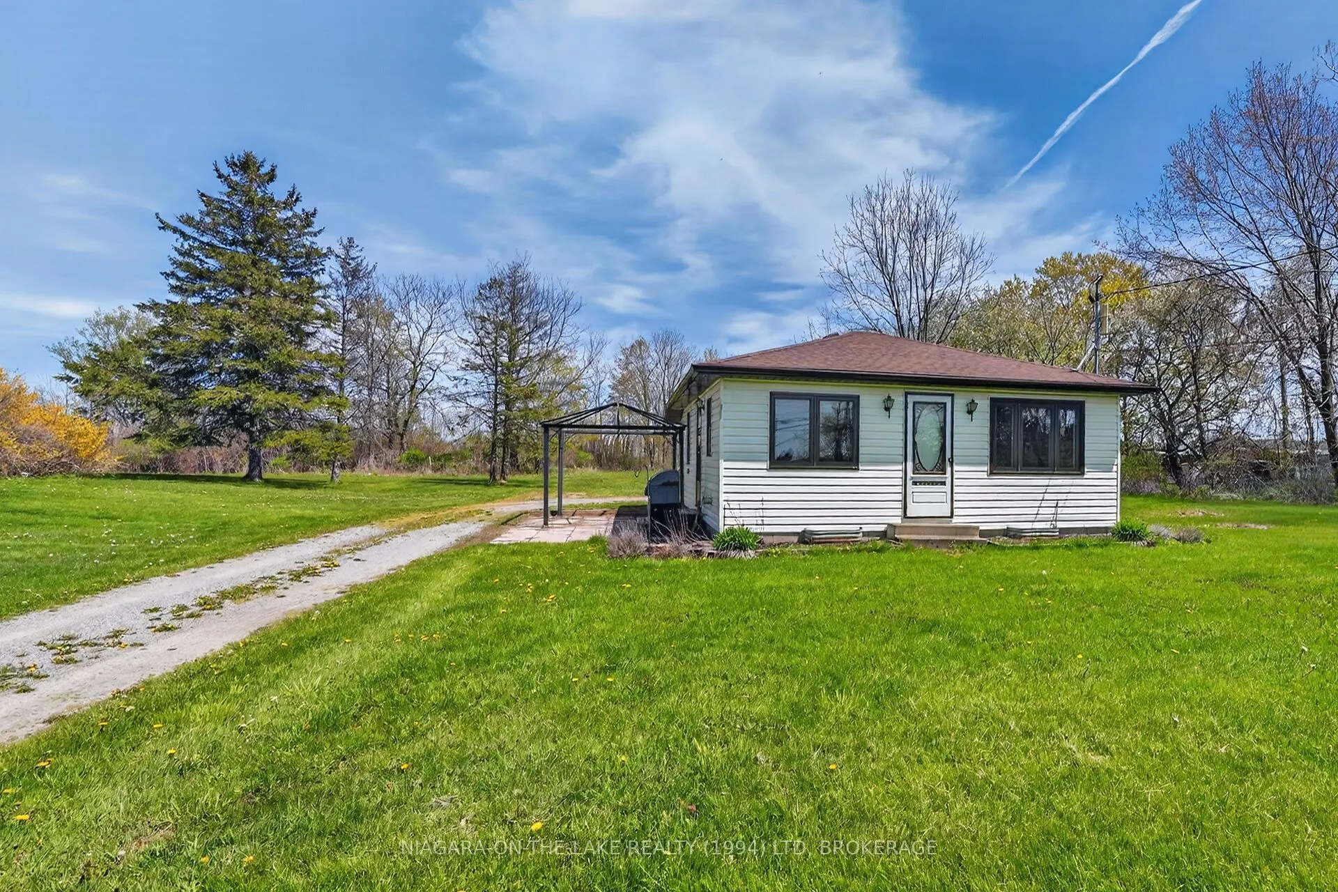 527 Empire Road