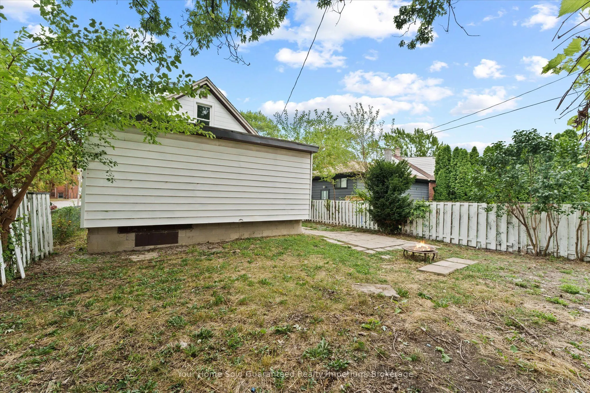 1533 Alexis Road