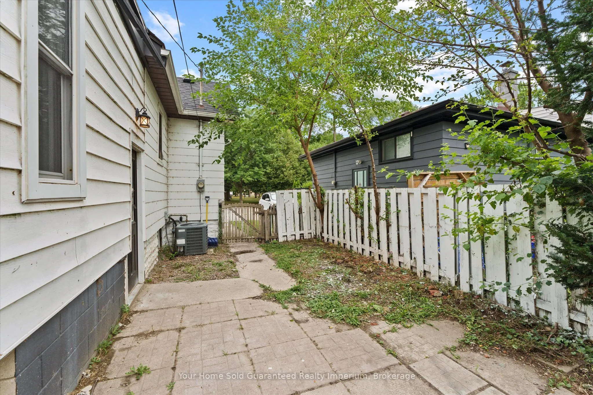 1533 Alexis Road
