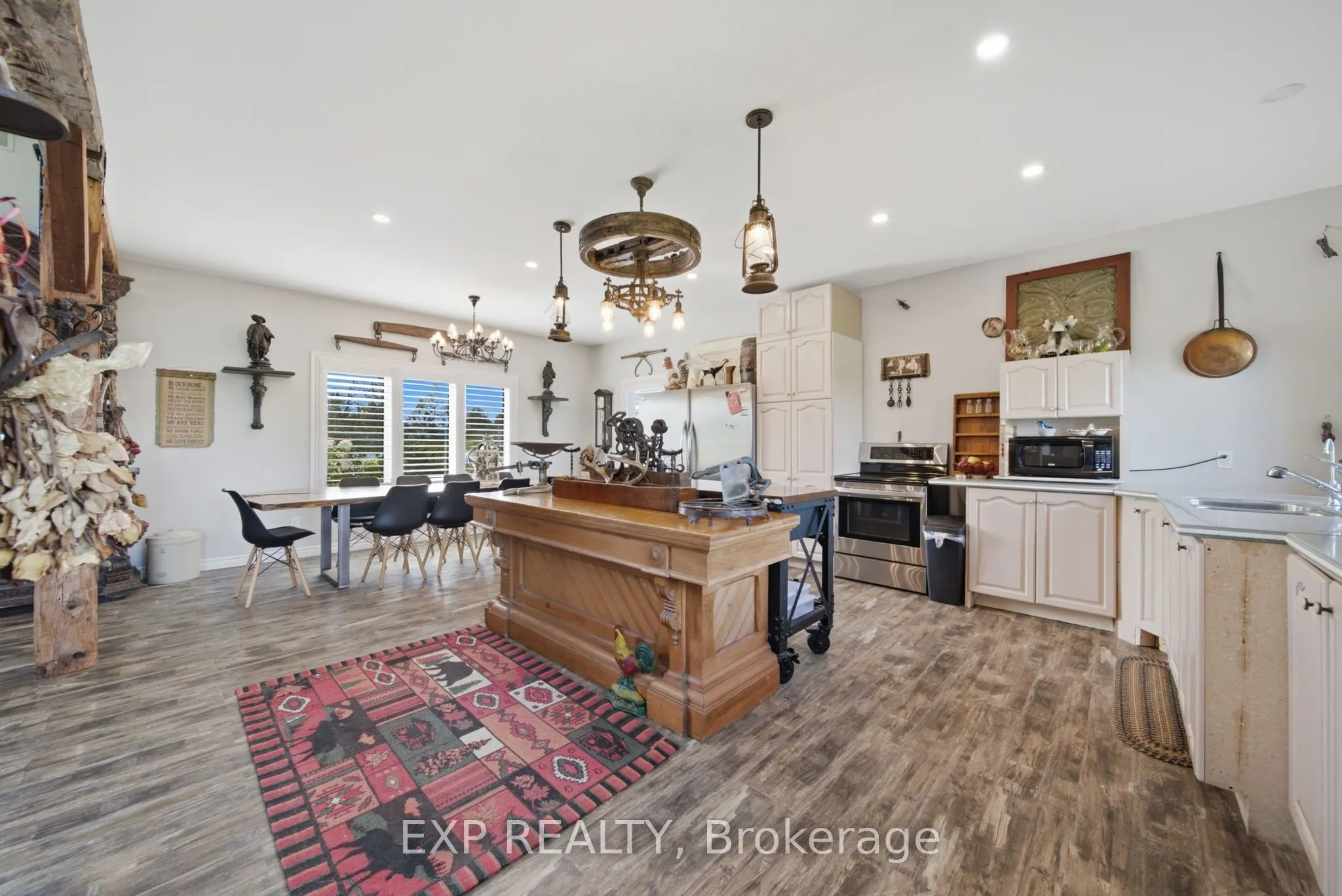 2166 Victoria Road