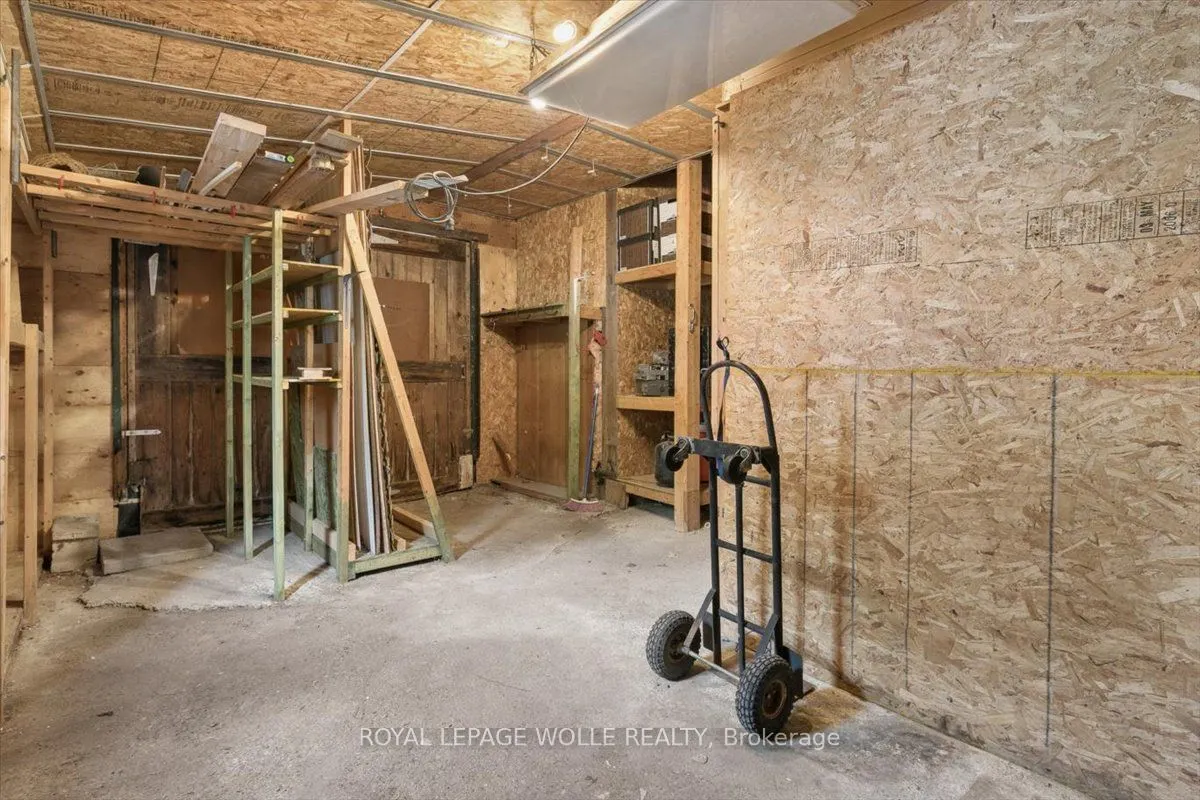 427 Duke Street W