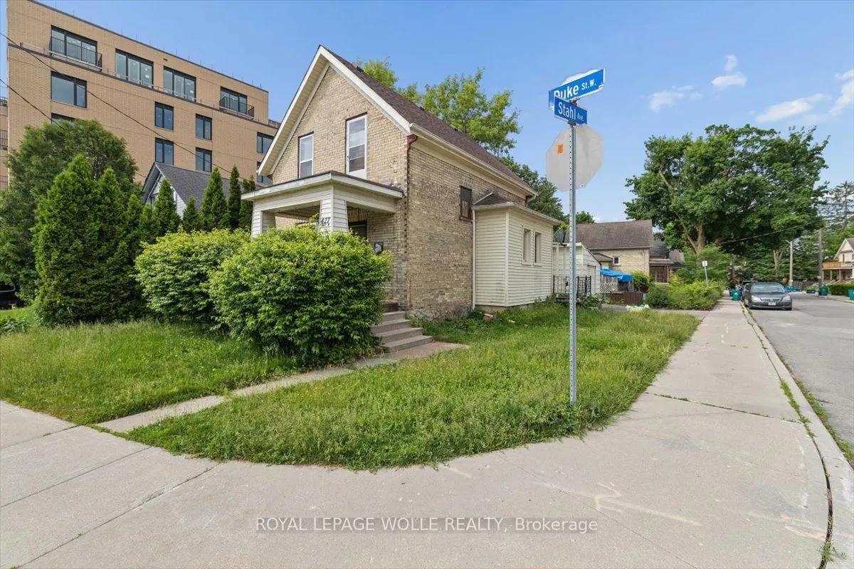 427 Duke Street W
