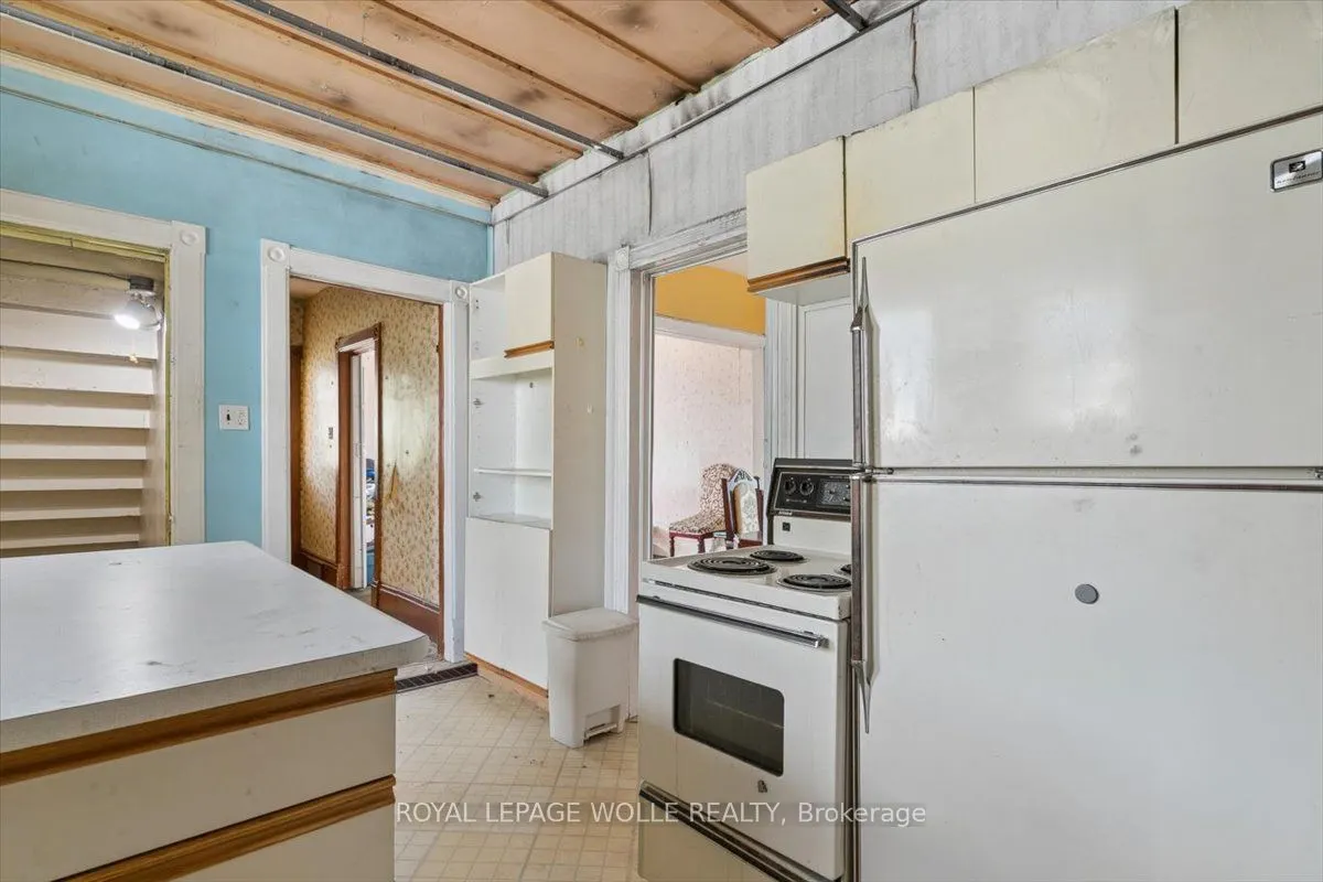 427 Duke Street W