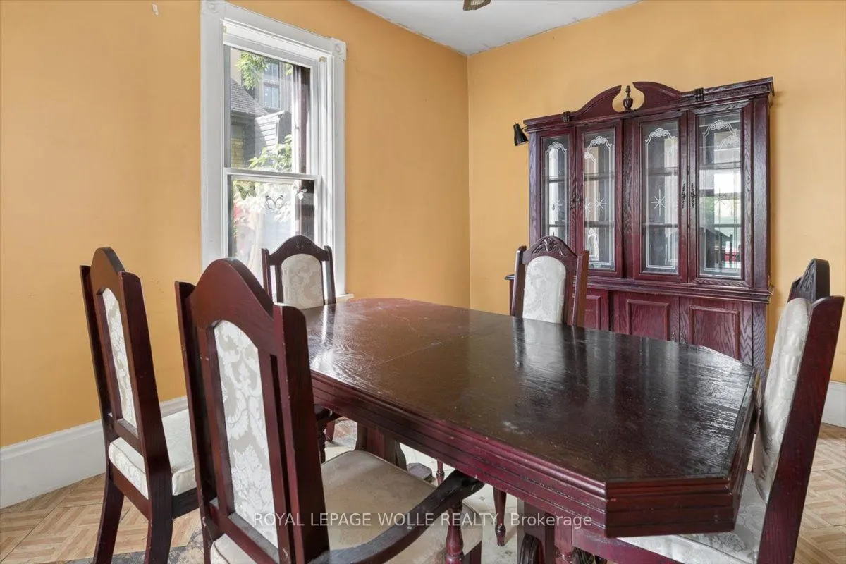 427 Duke Street W
