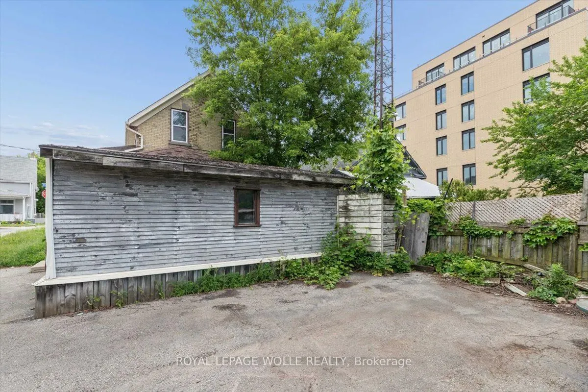 427 Duke Street W