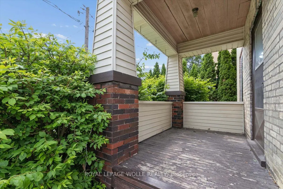 427 Duke Street W
