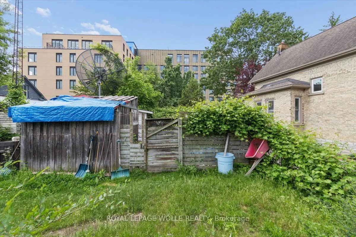 427 Duke Street W
