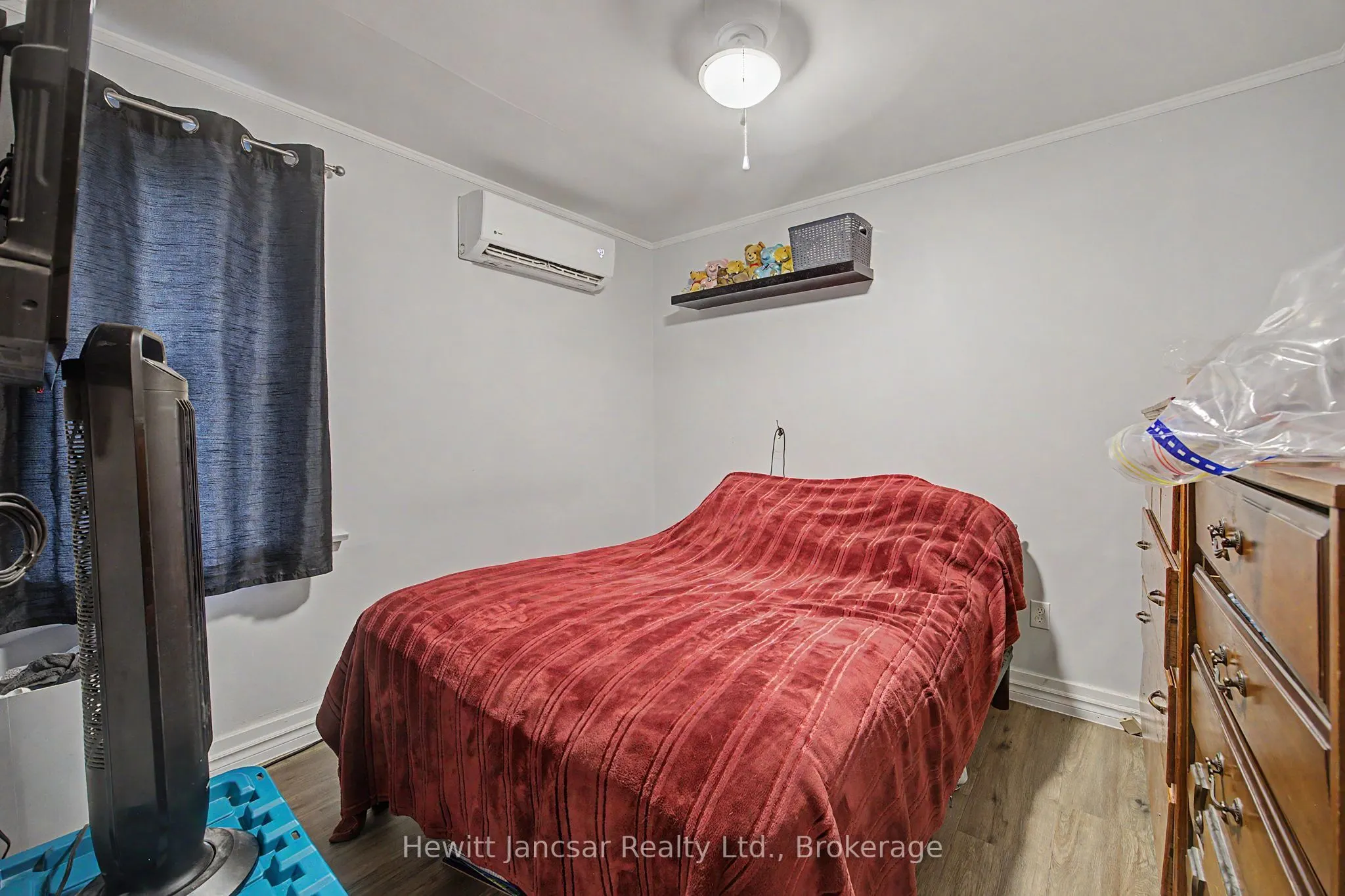 27 CHESTNUT Street W