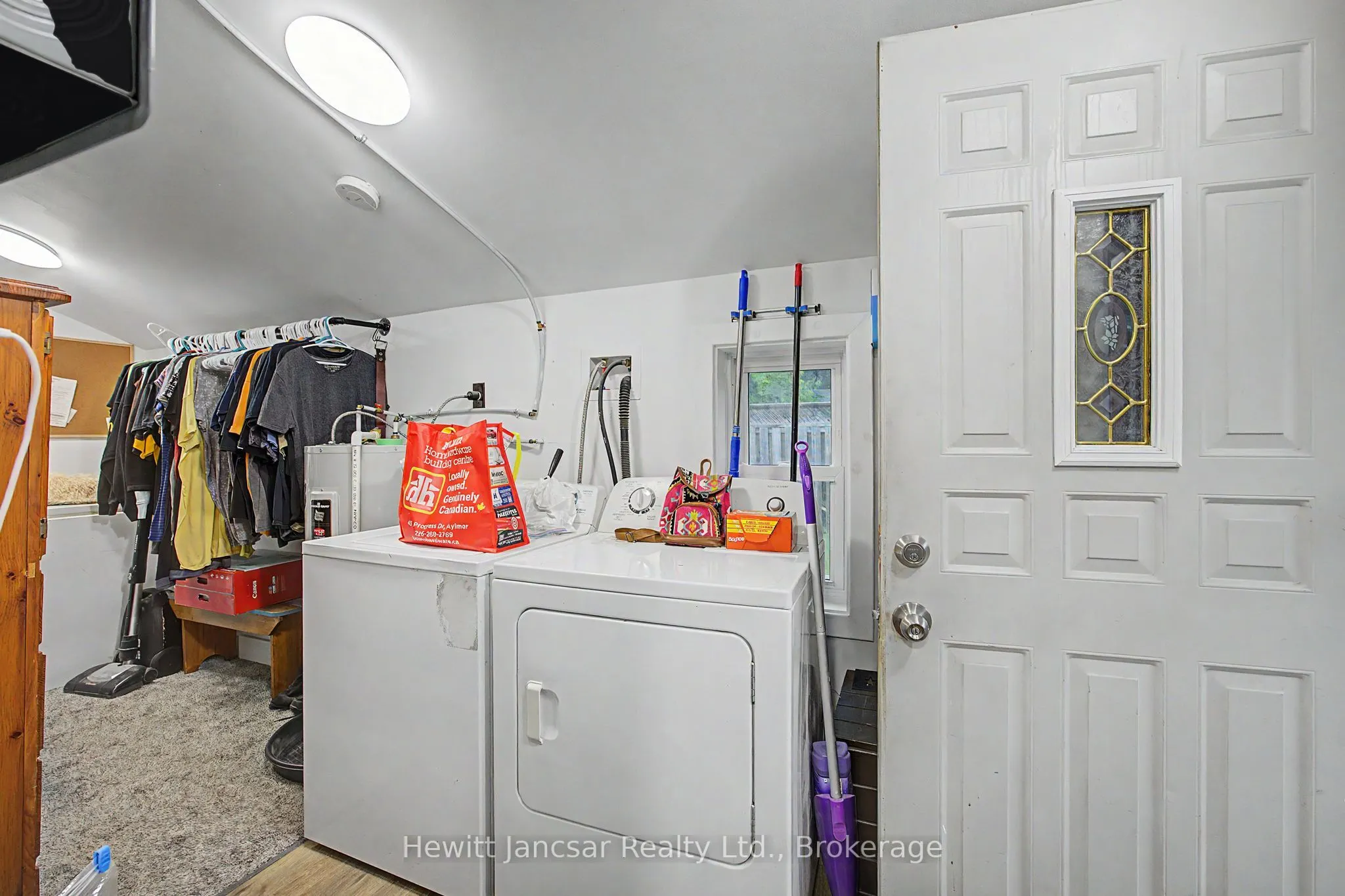 27 CHESTNUT Street W
