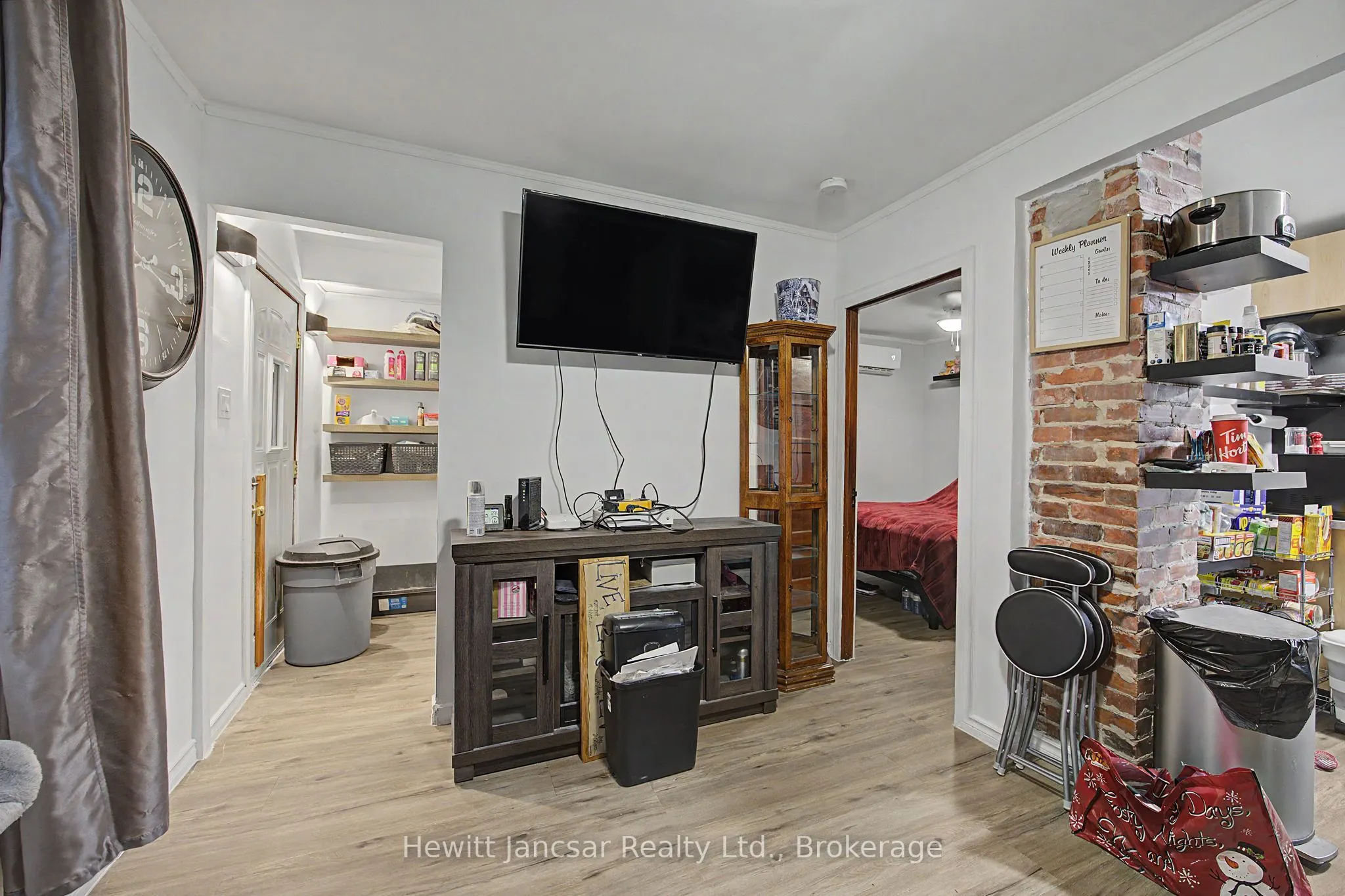27 CHESTNUT Street W