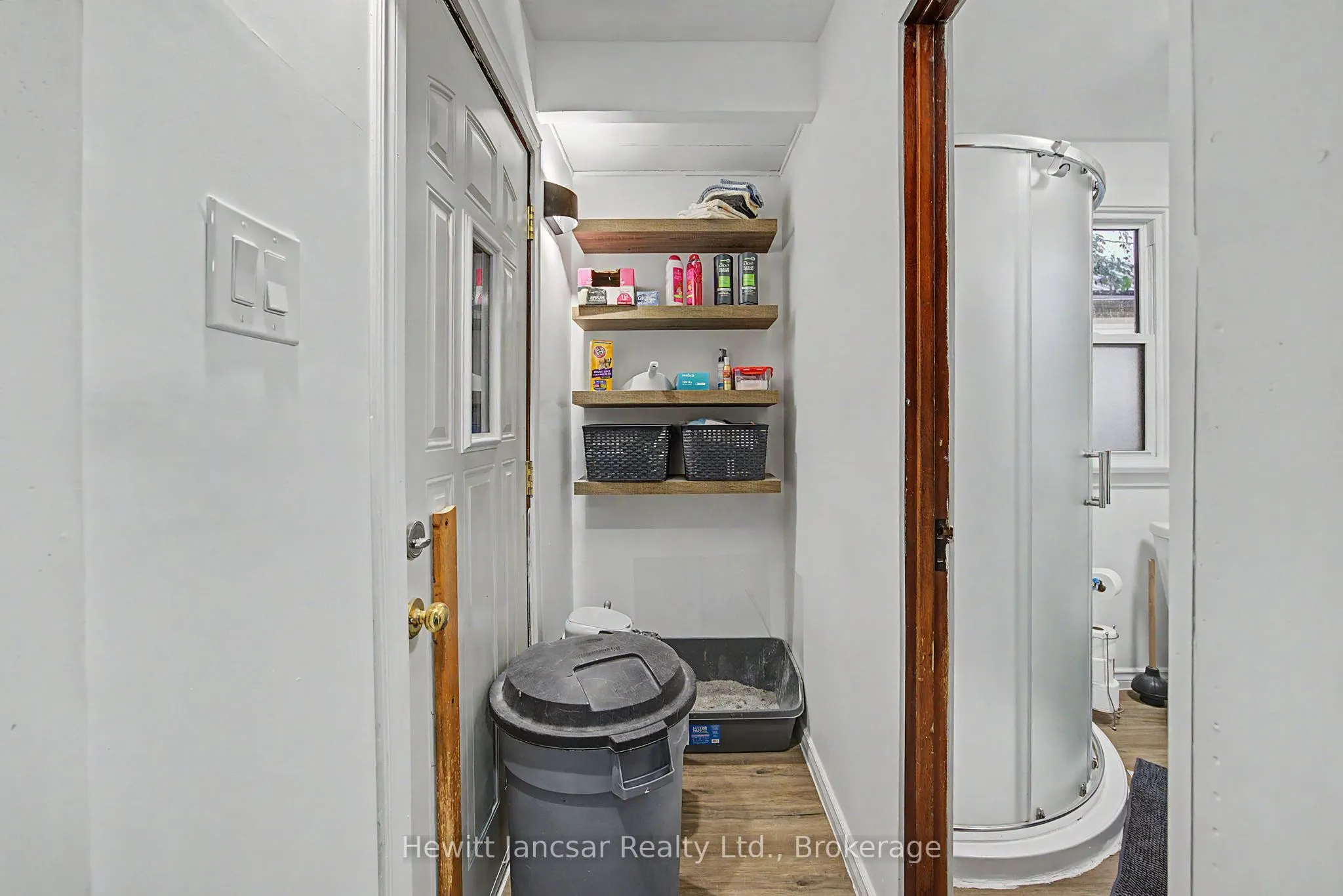 27 CHESTNUT Street W