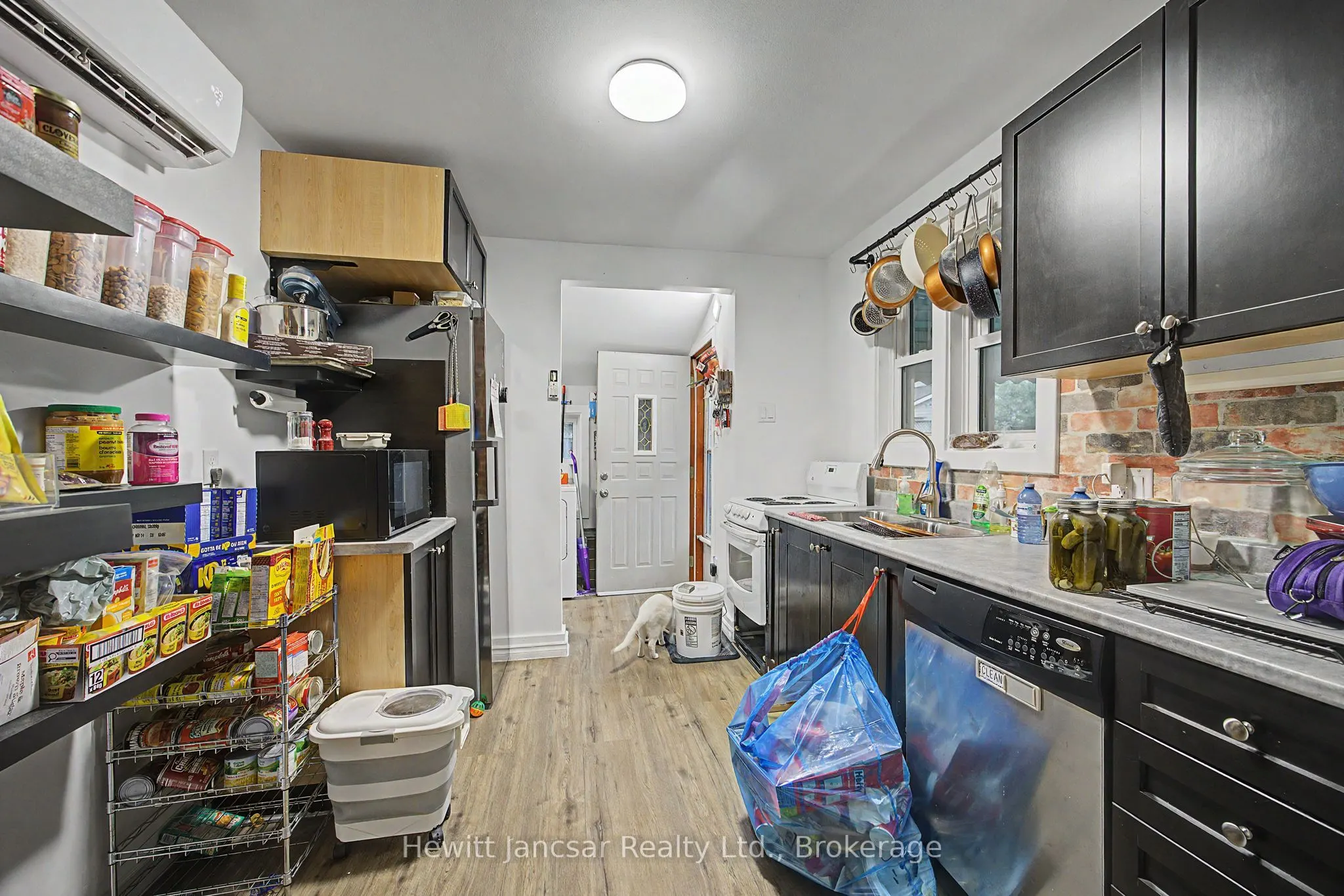 27 CHESTNUT Street W