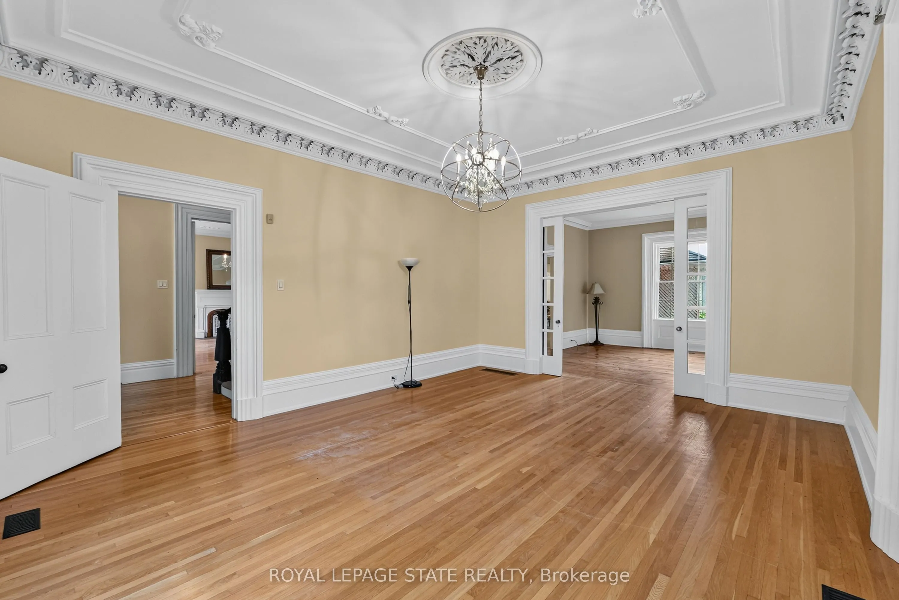 262 Main Street W