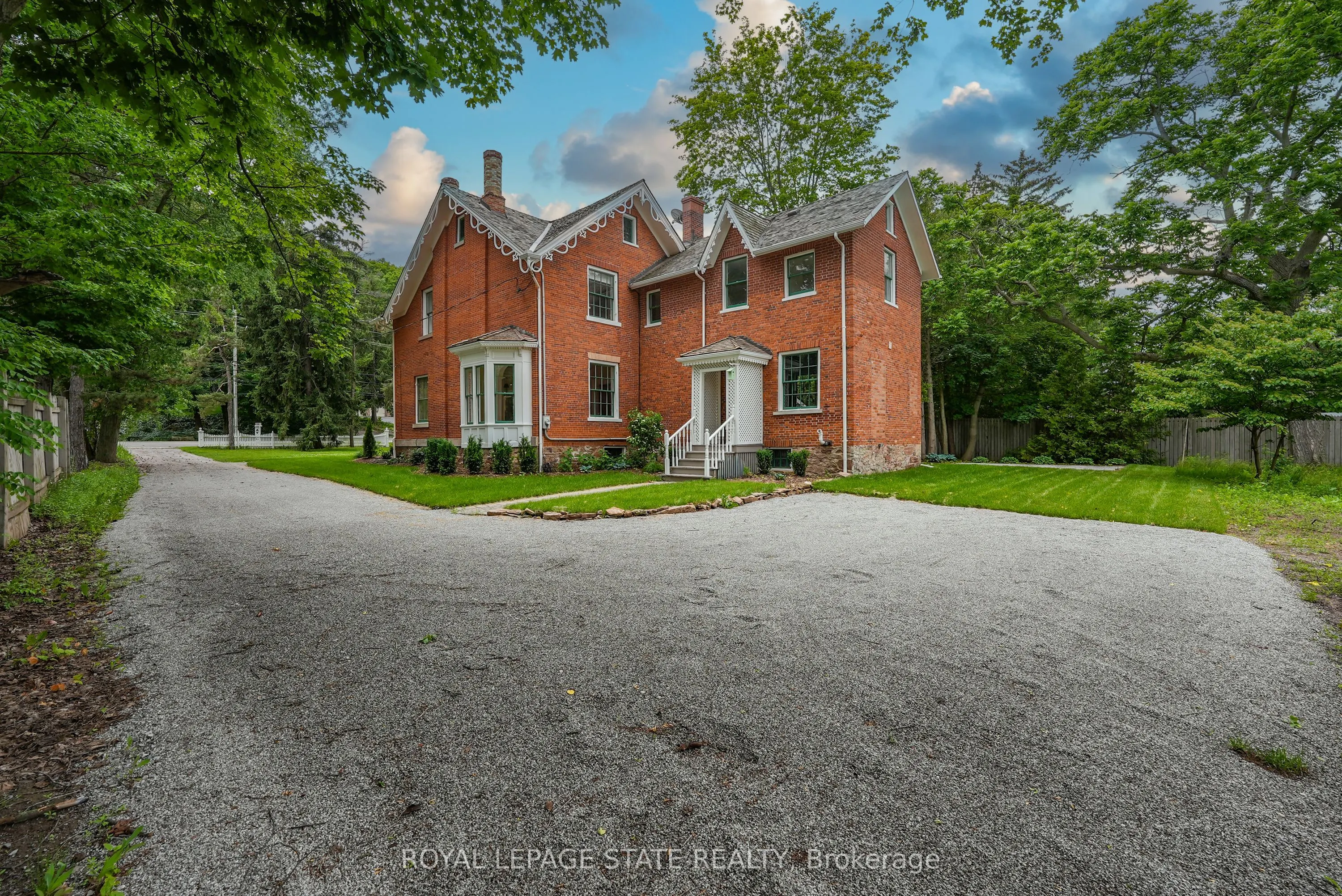 262 Main Street W
