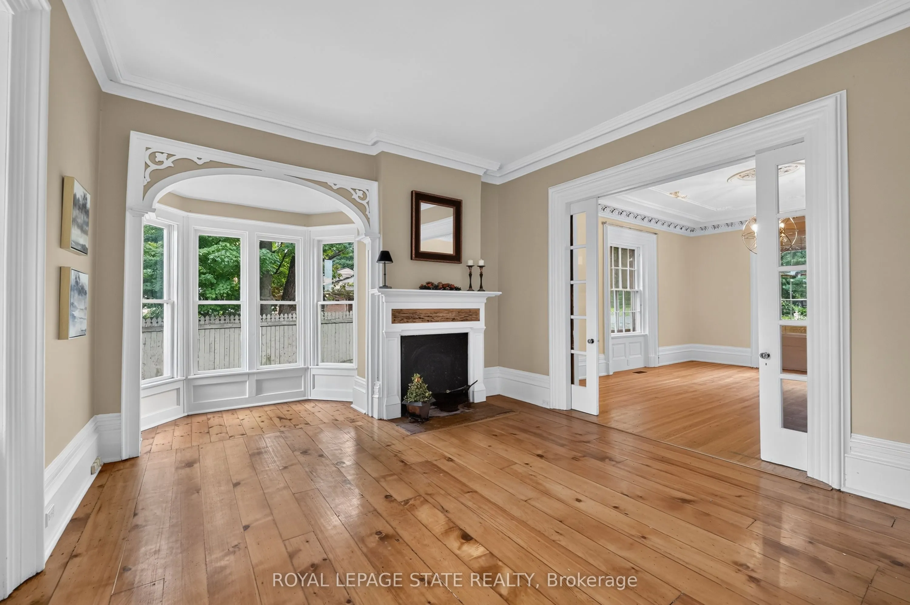 262 Main Street W