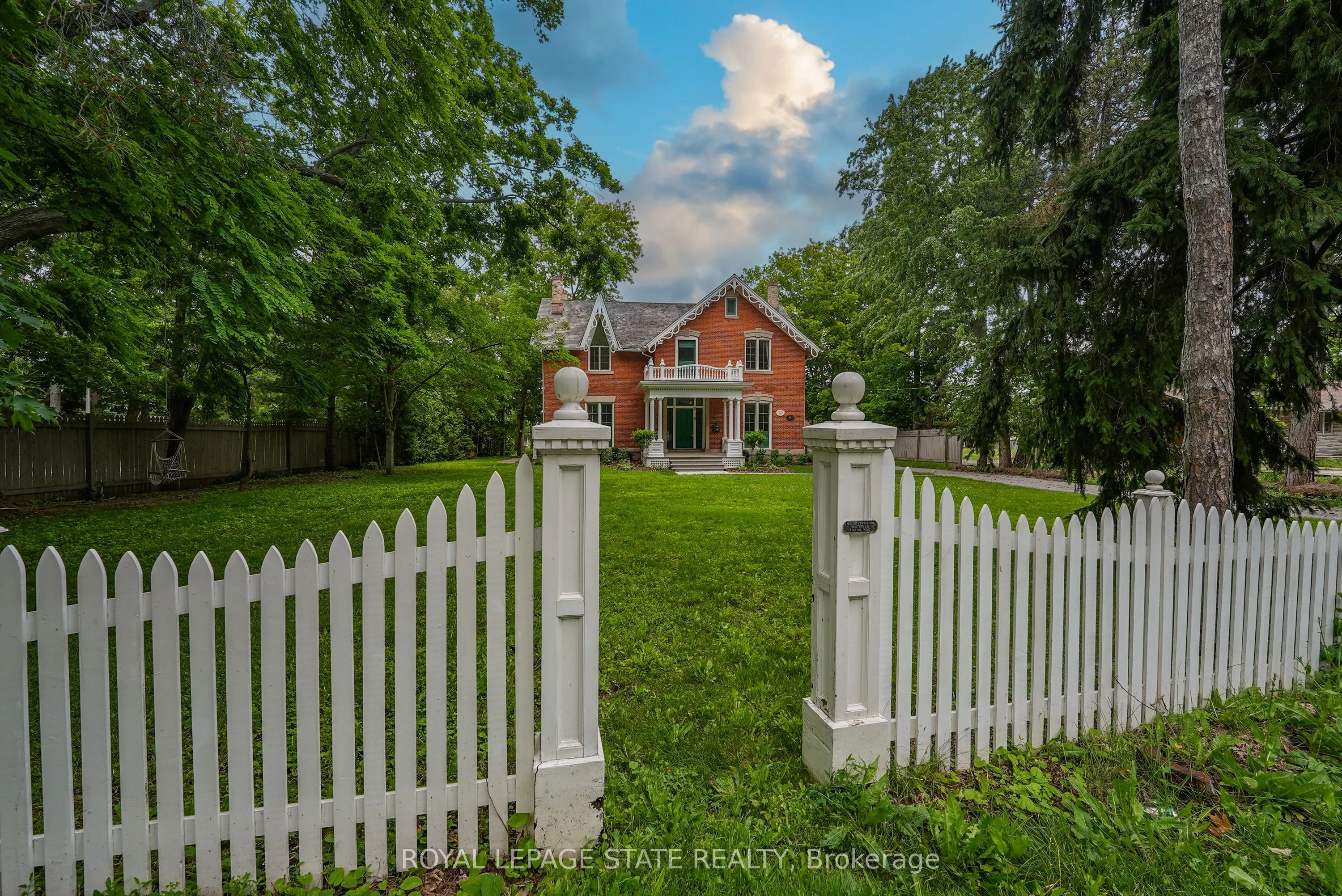 262 Main Street W
