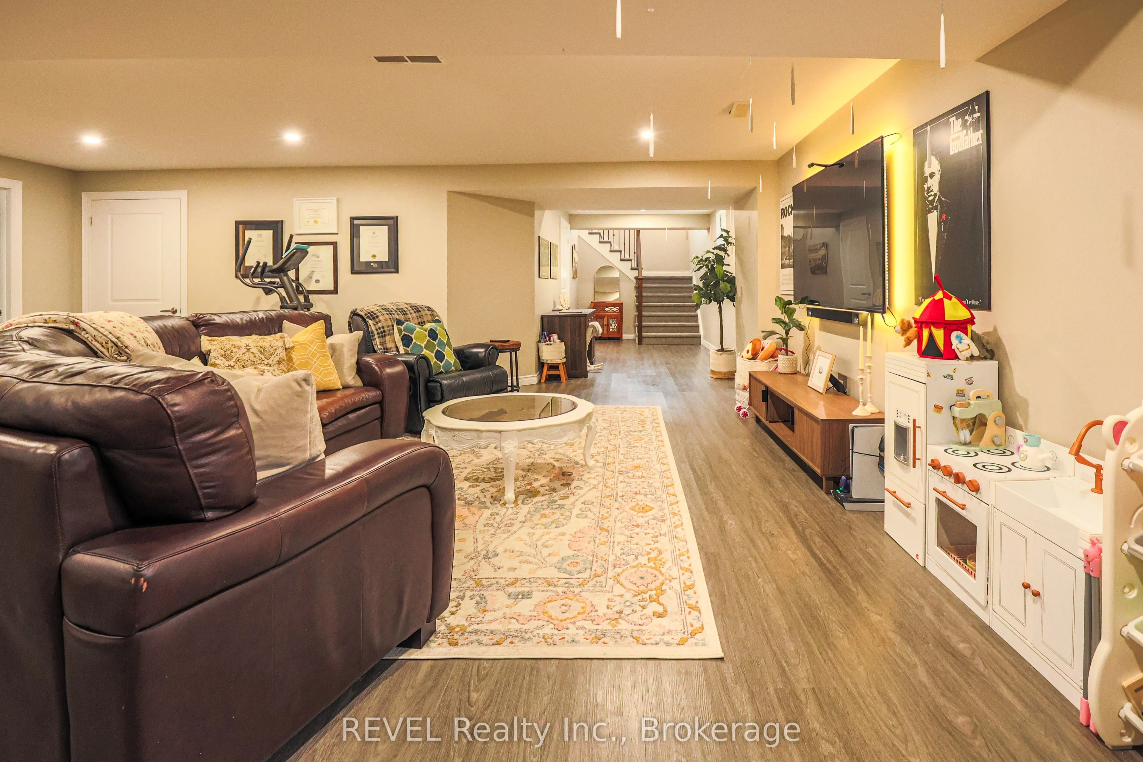 15 Willowbrook Drive