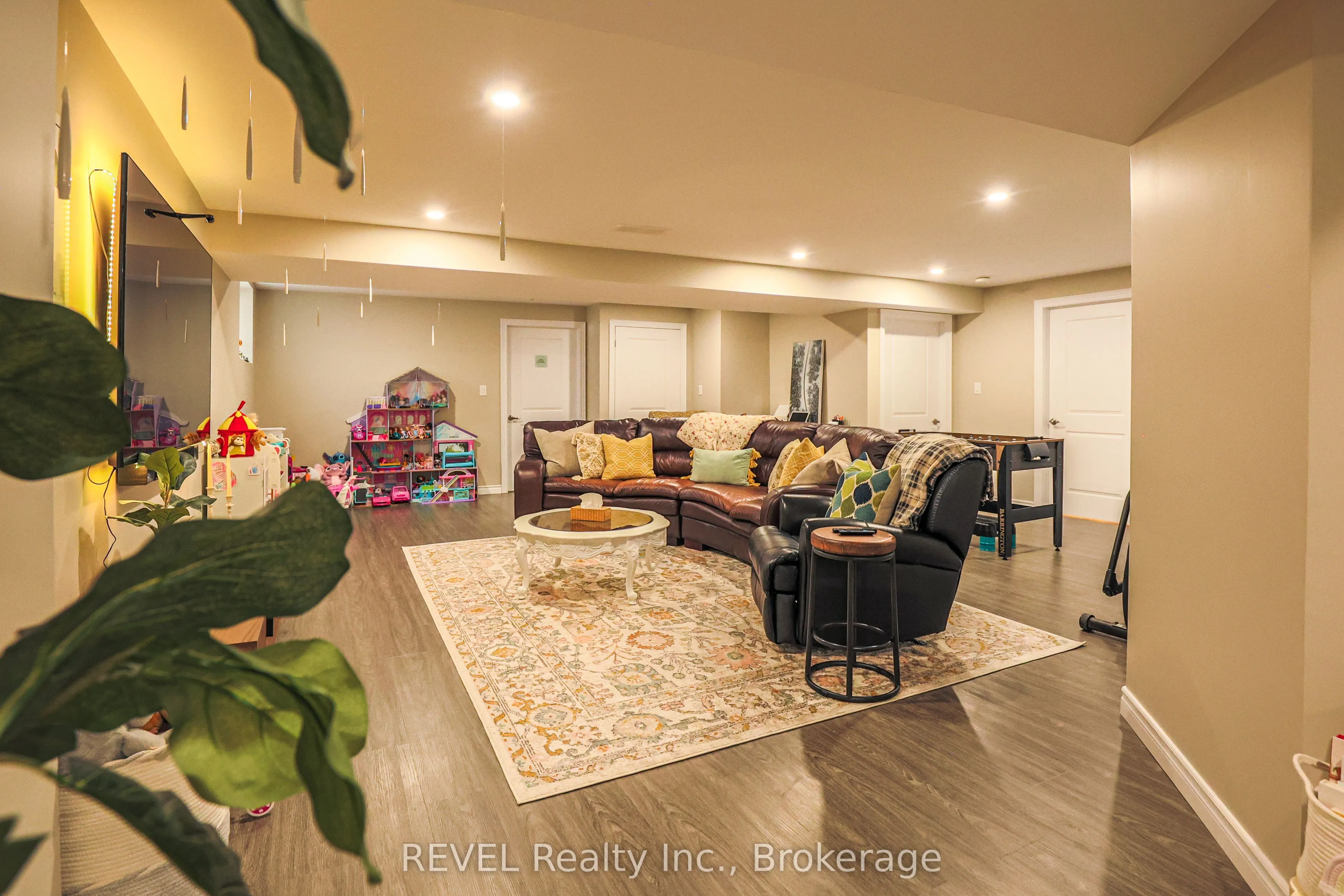 15 Willowbrook Drive