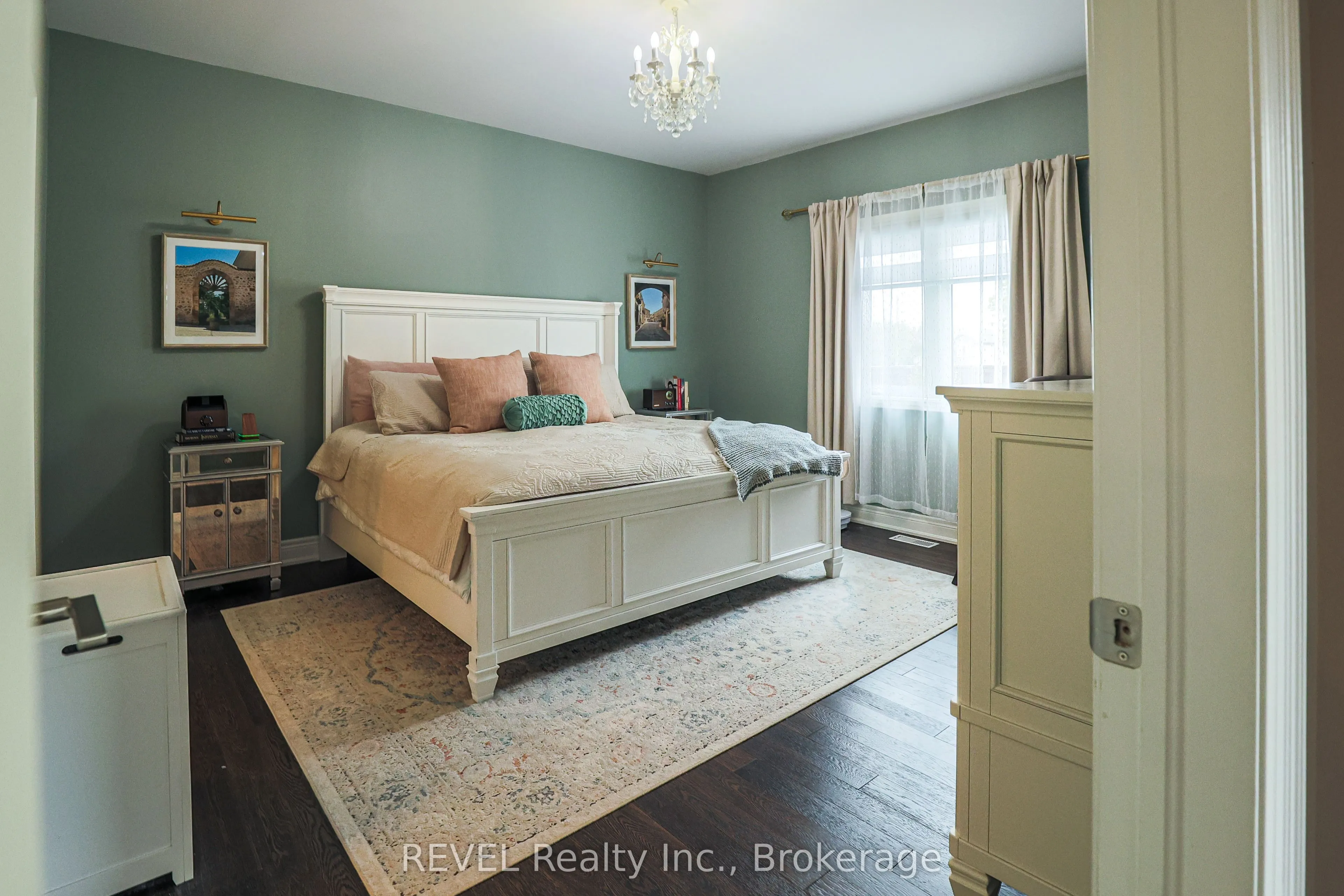 15 Willowbrook Drive