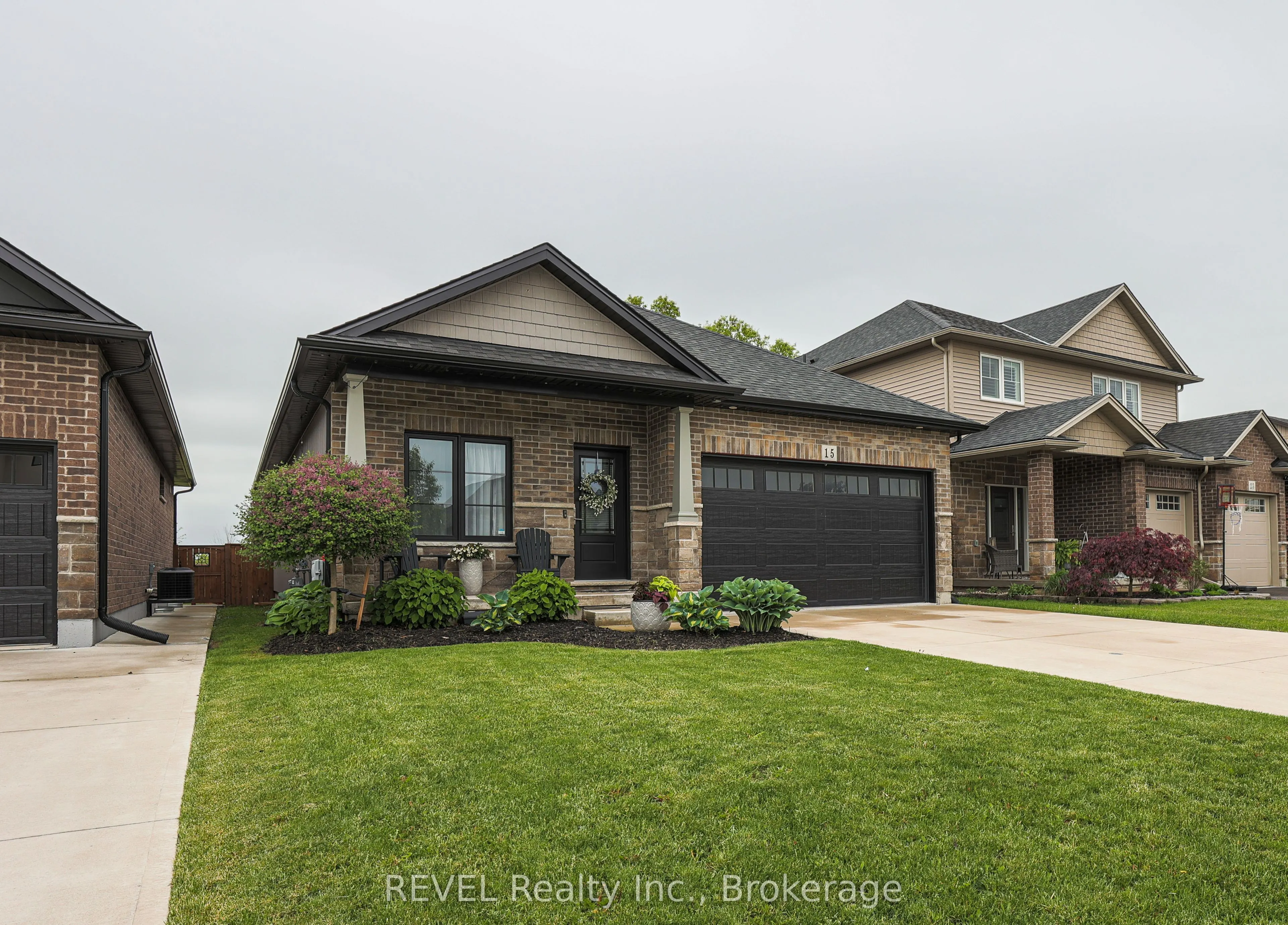 15 Willowbrook Drive