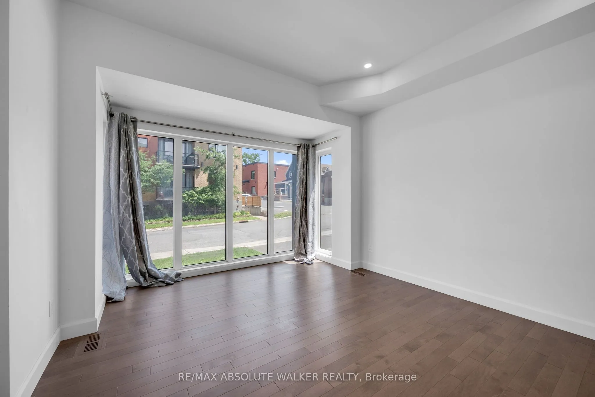 10 Chapleau Avenue #A