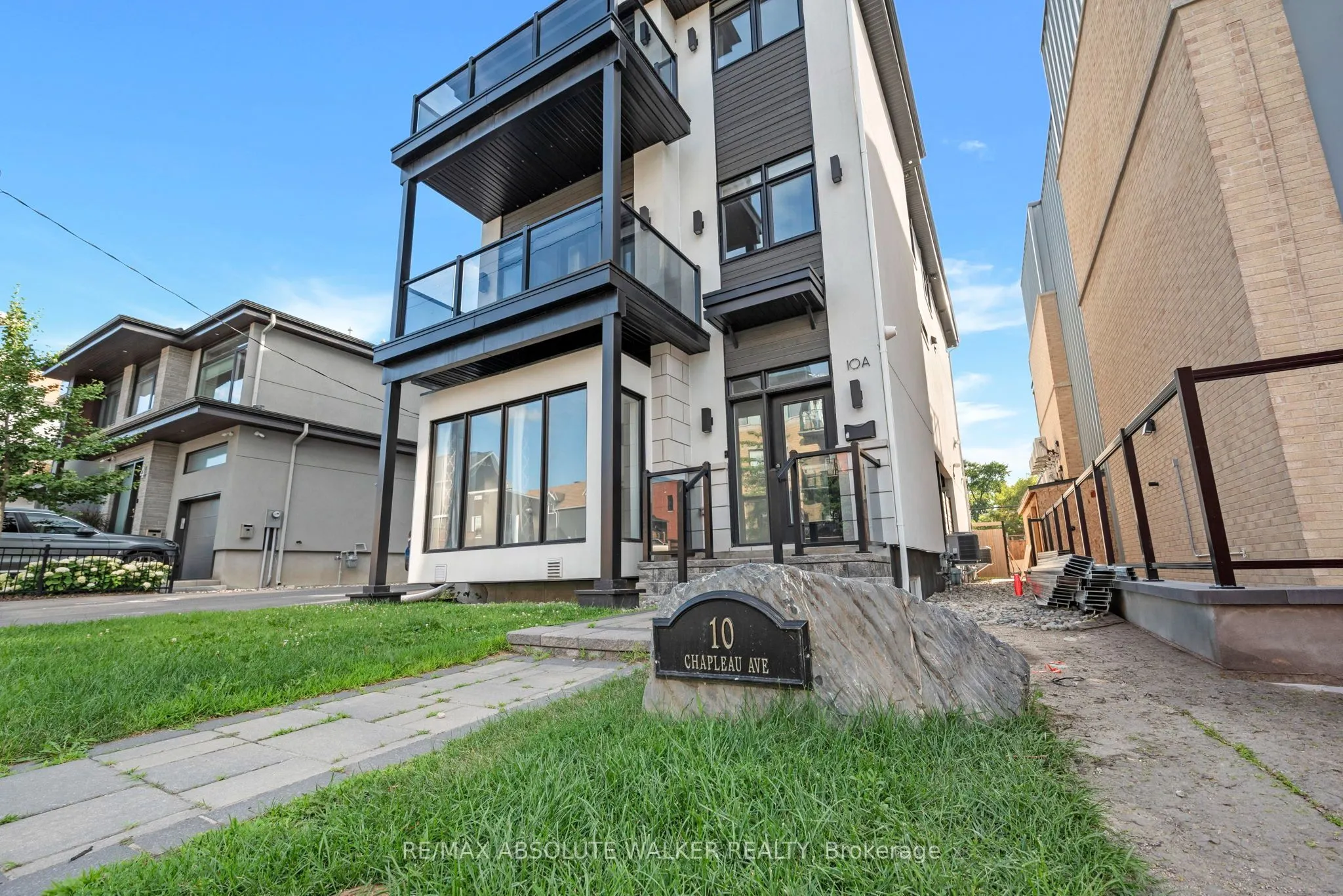 10 Chapleau Avenue #A