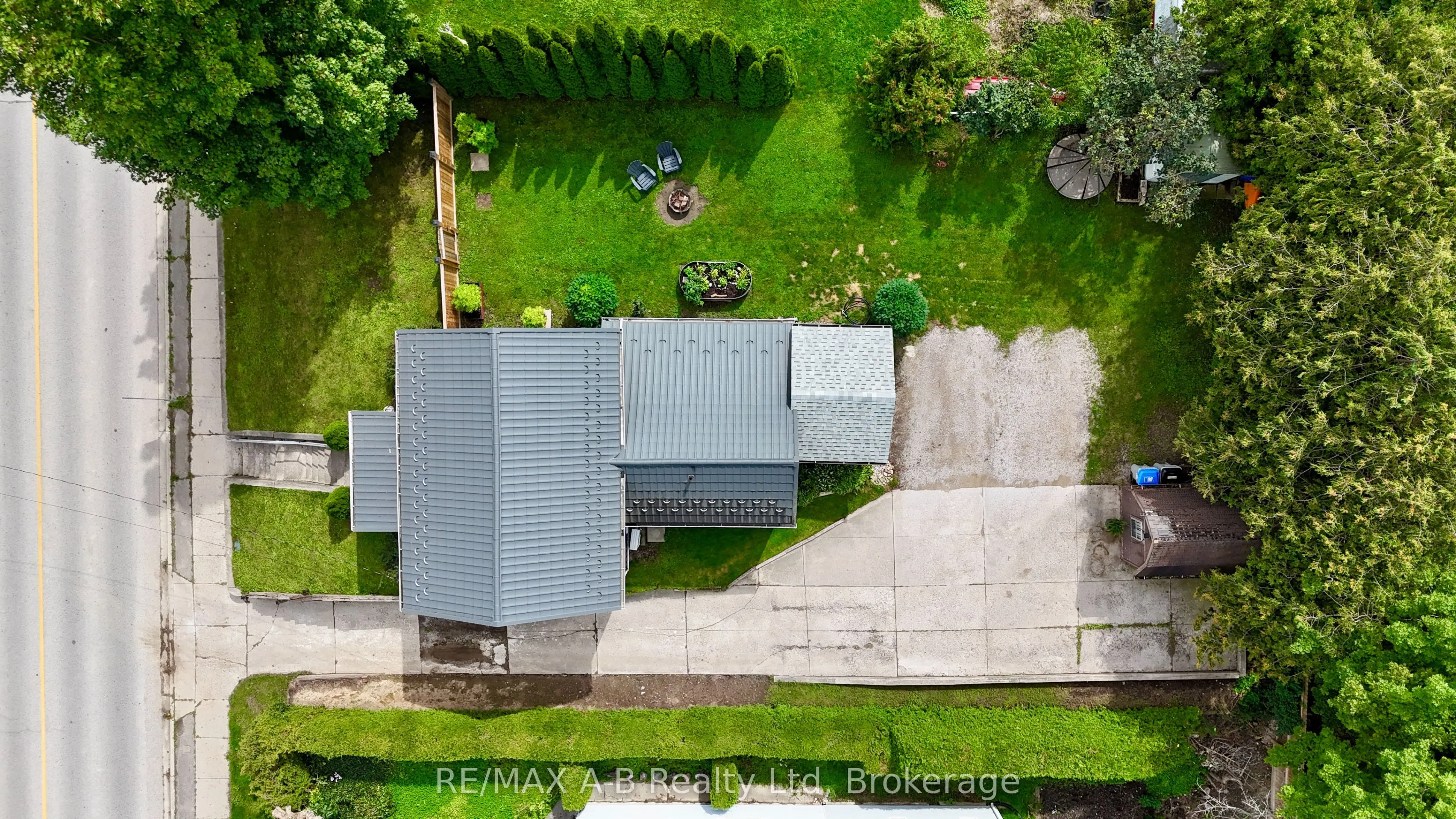 158 James Street N