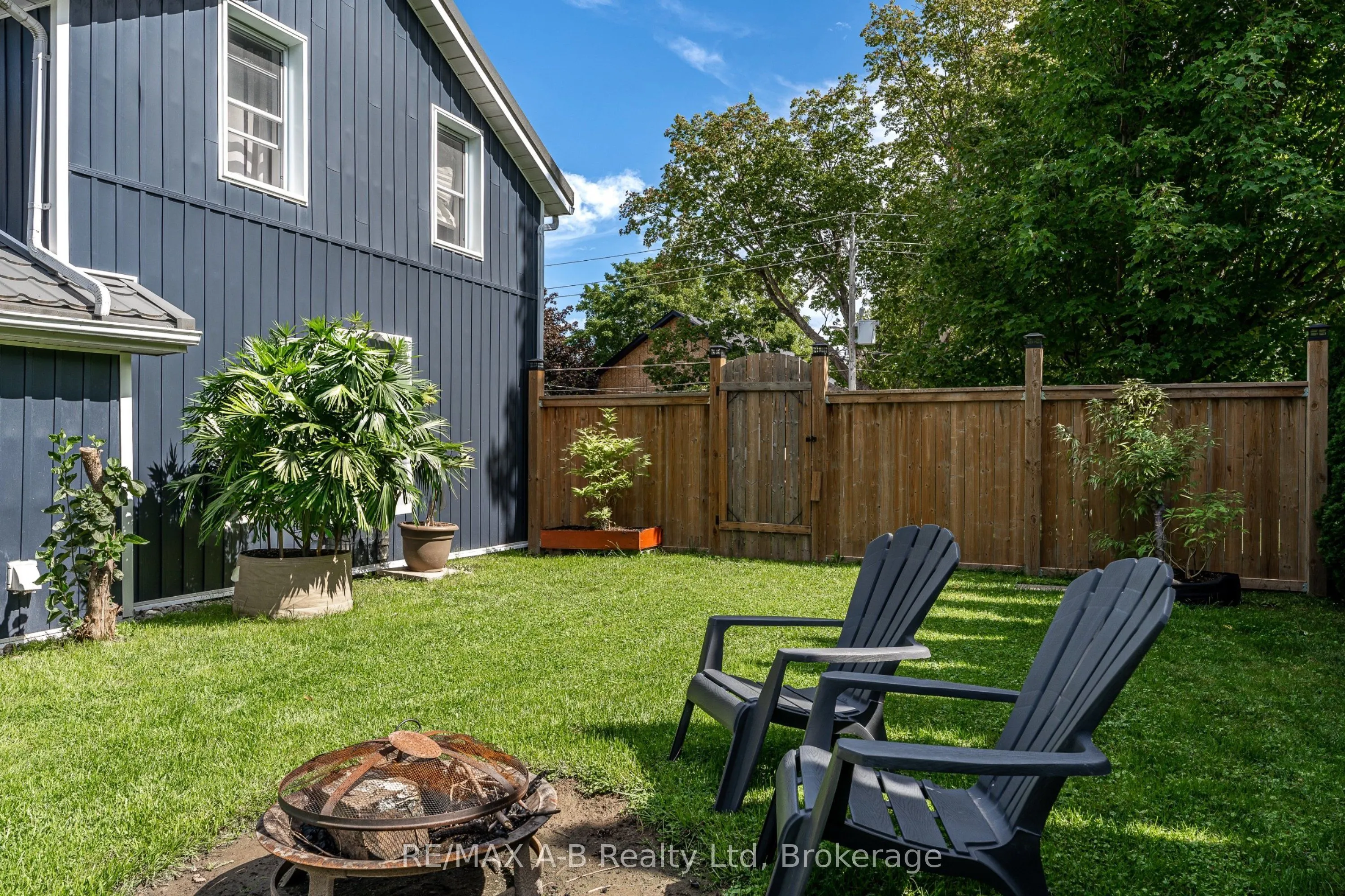 158 James Street N