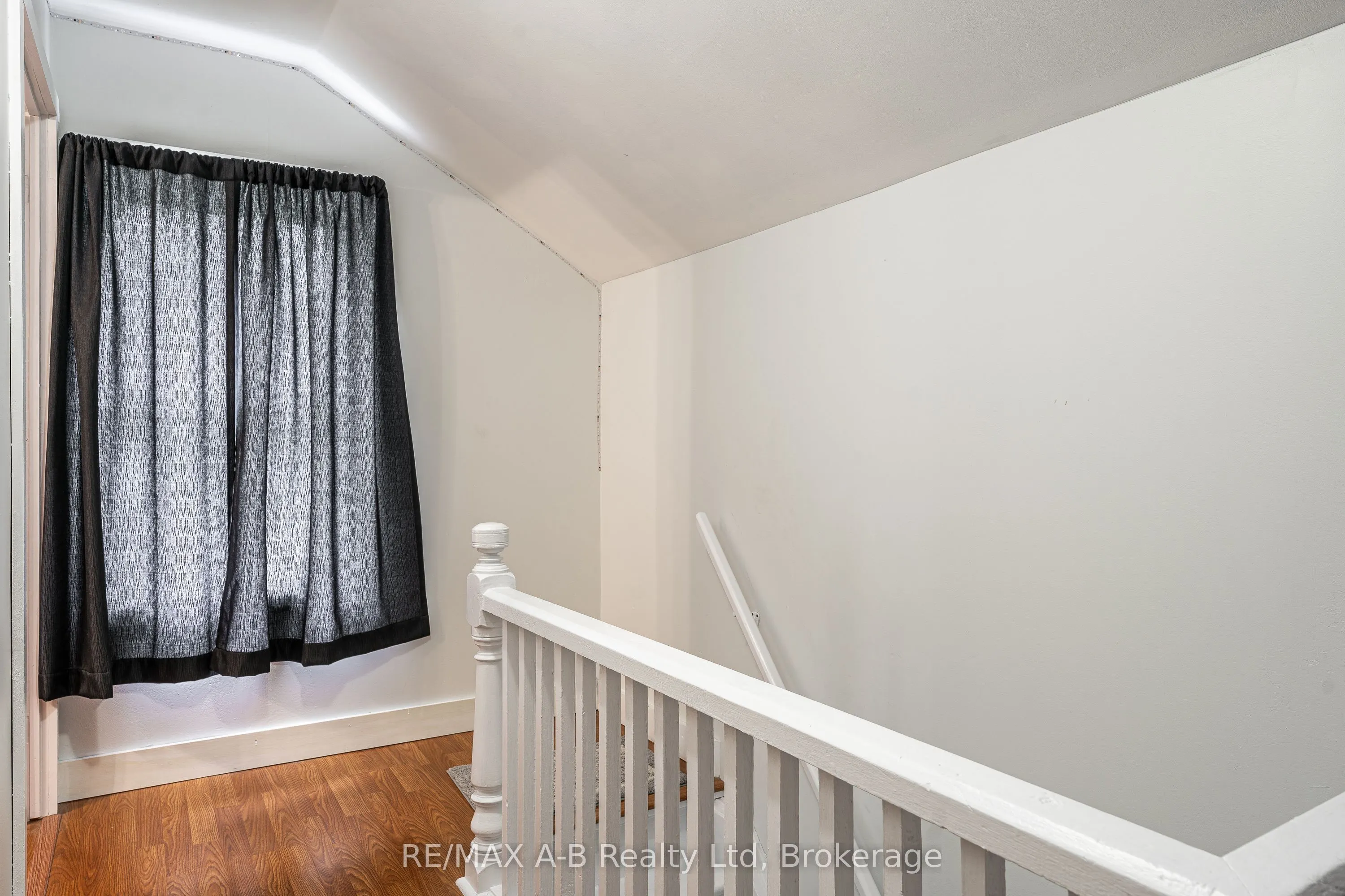 158 James Street N