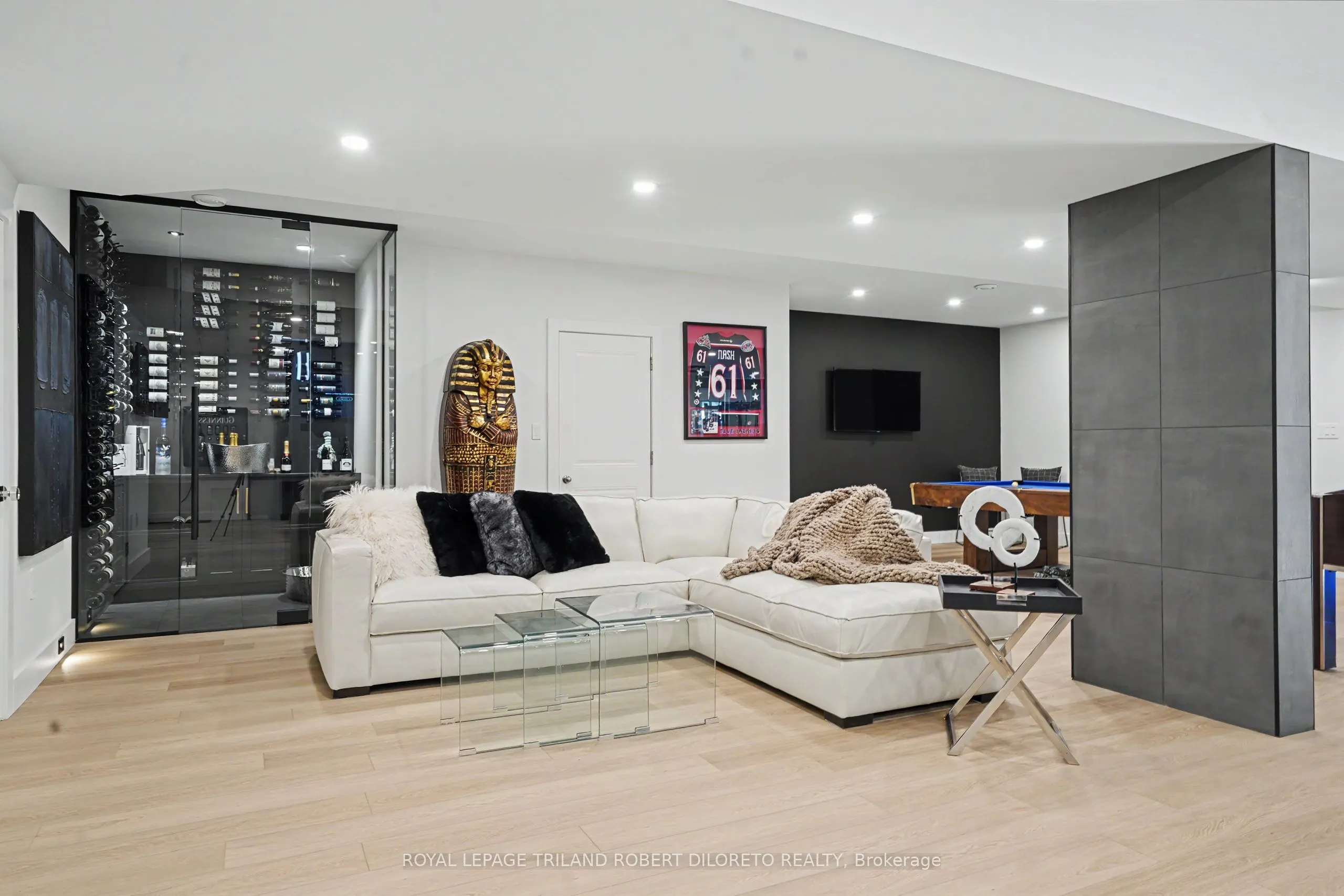1681 Gainsborough Road