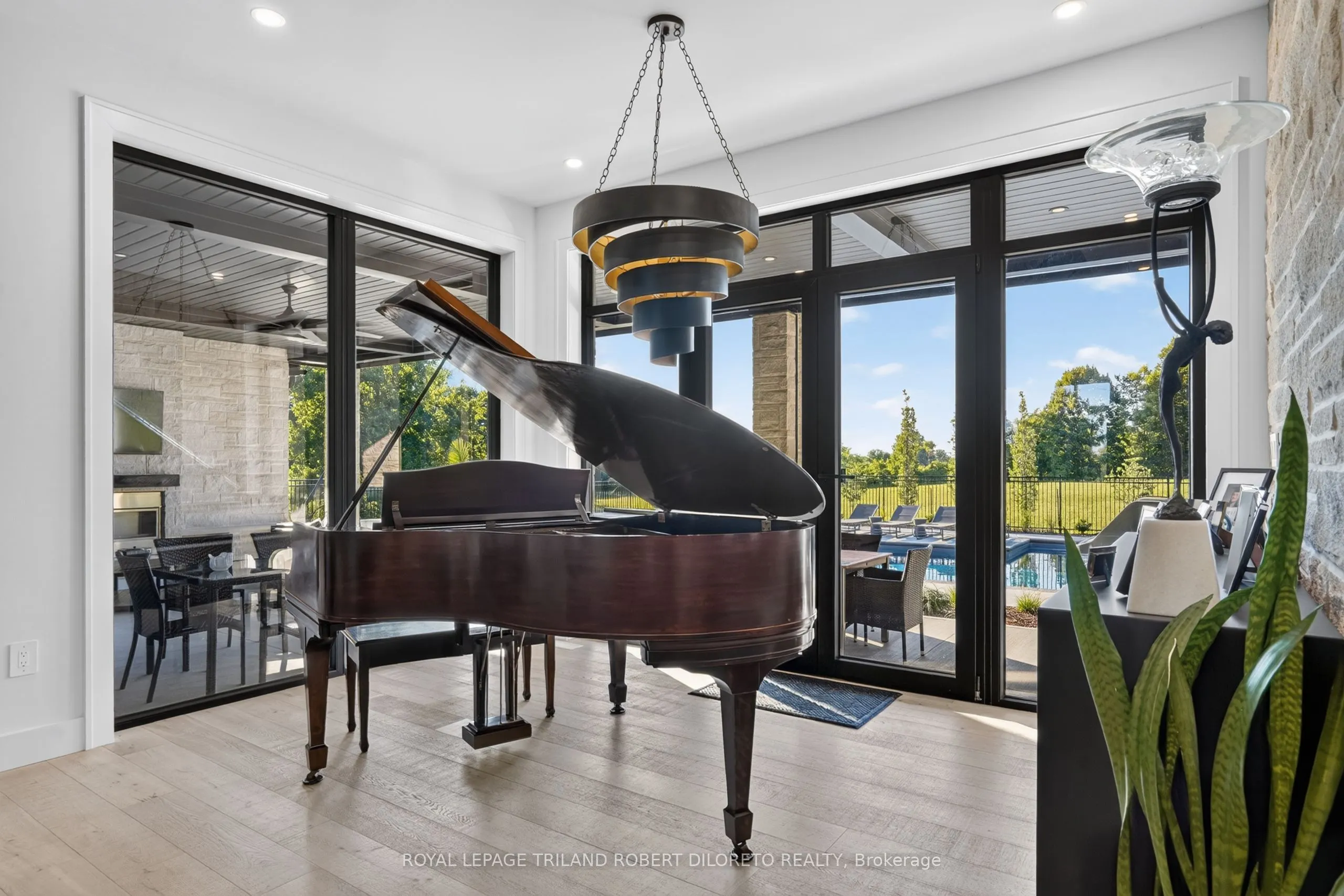 1681 Gainsborough Road