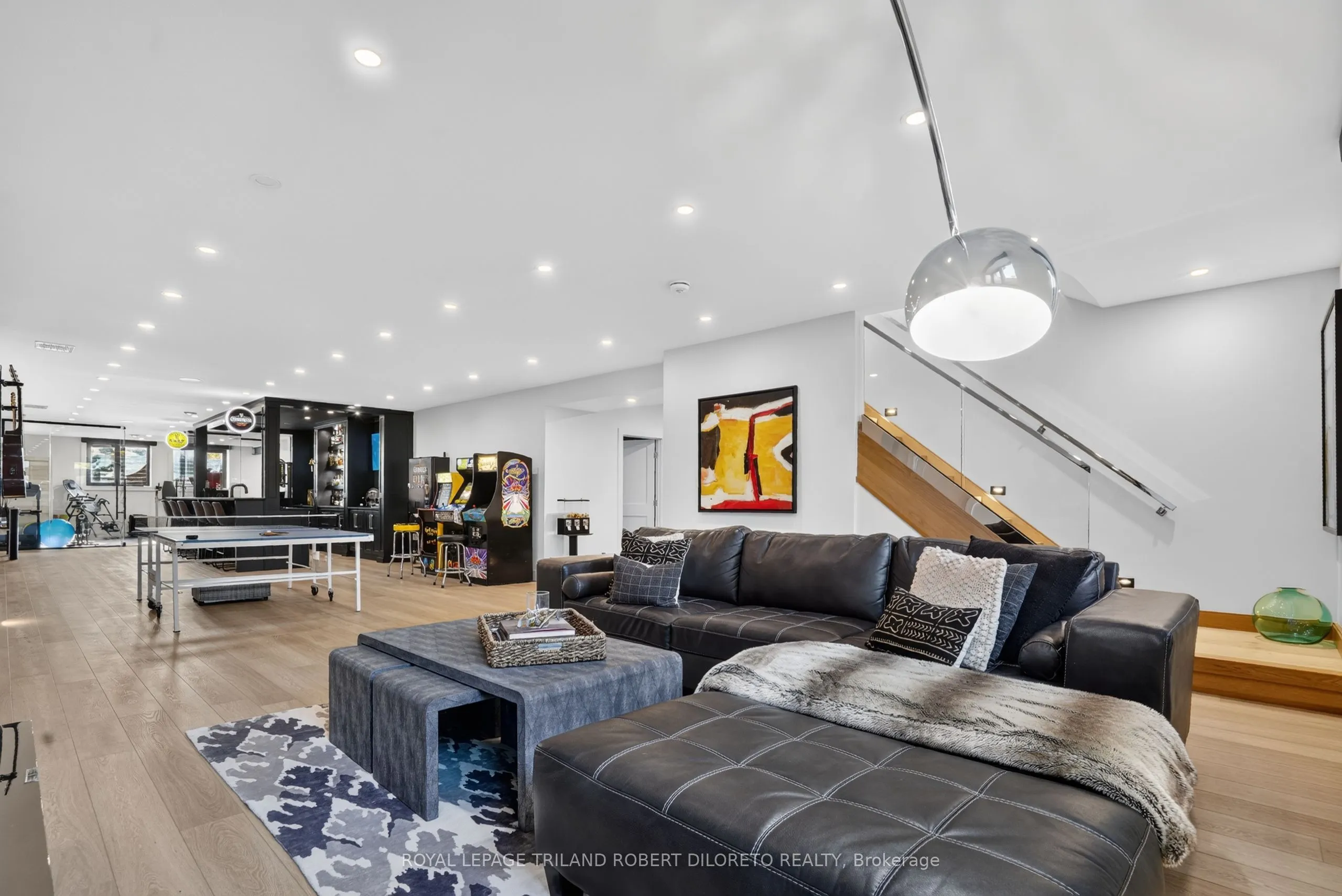 1681 Gainsborough Road
