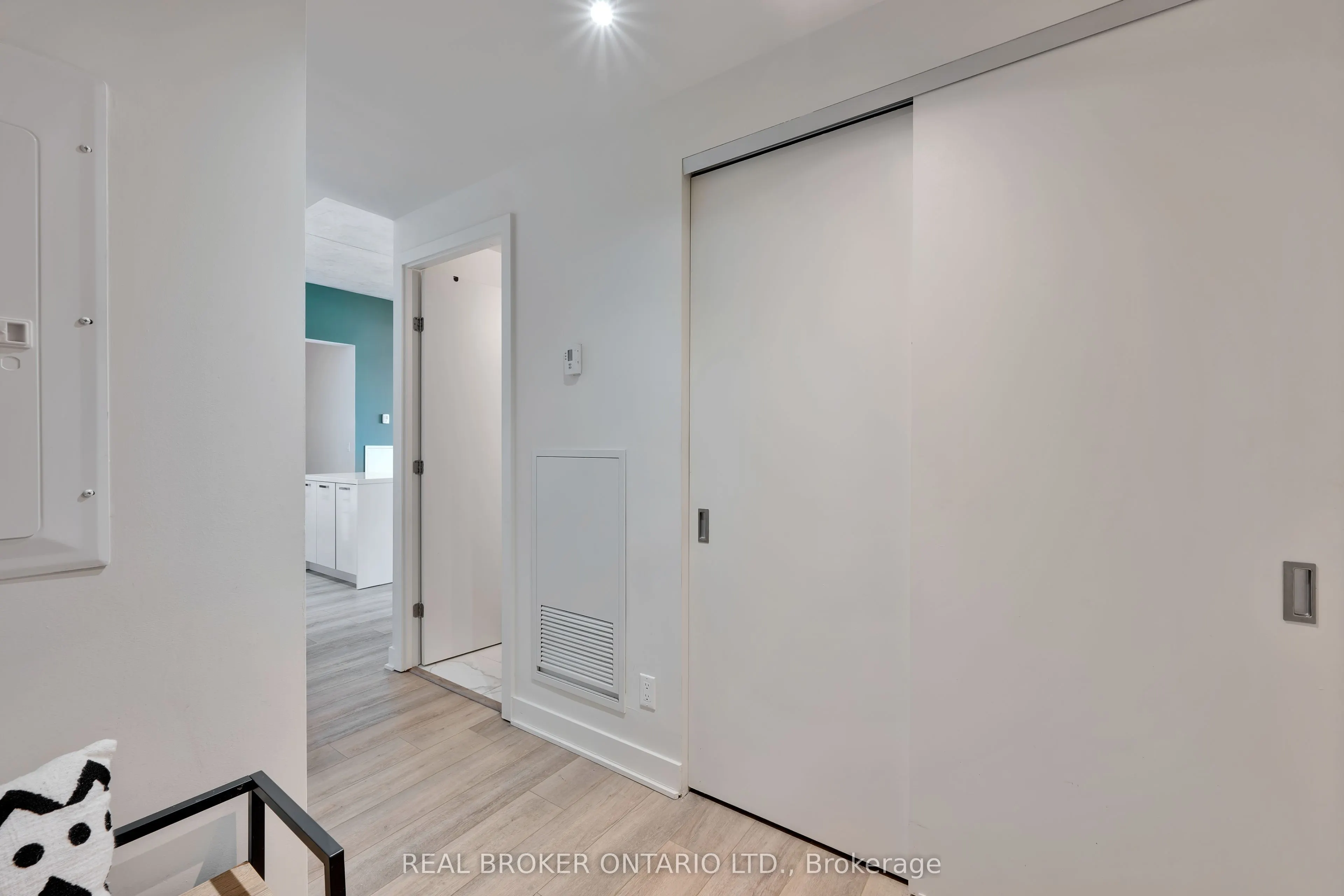 203 Catherine Street #703