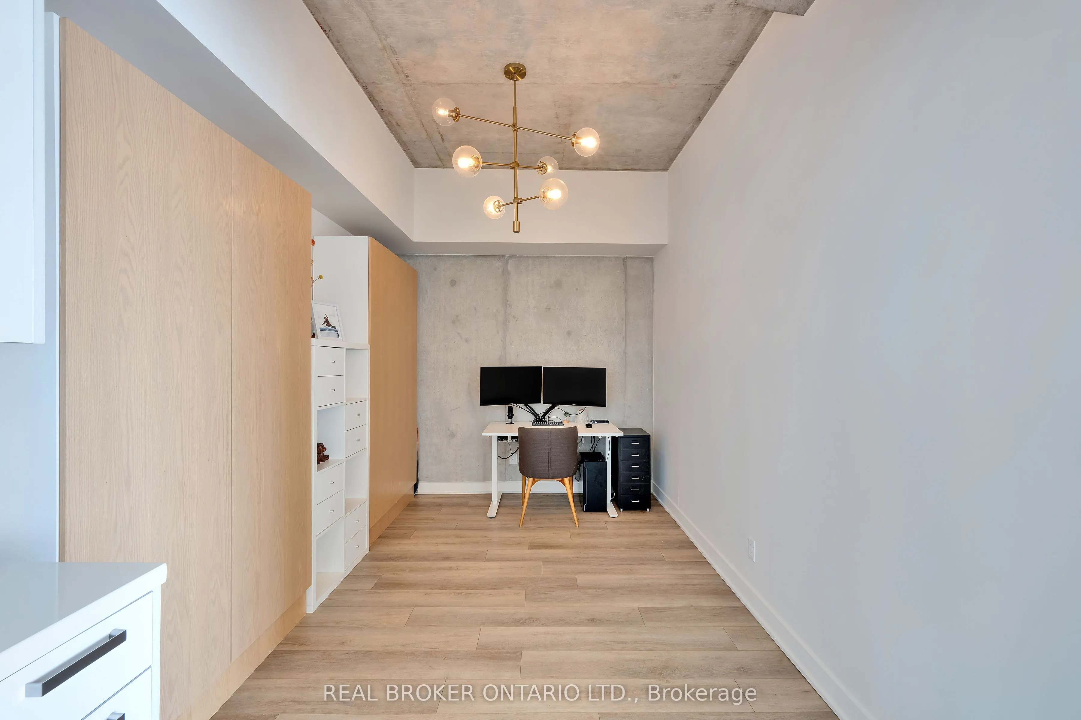 203 Catherine Street #703