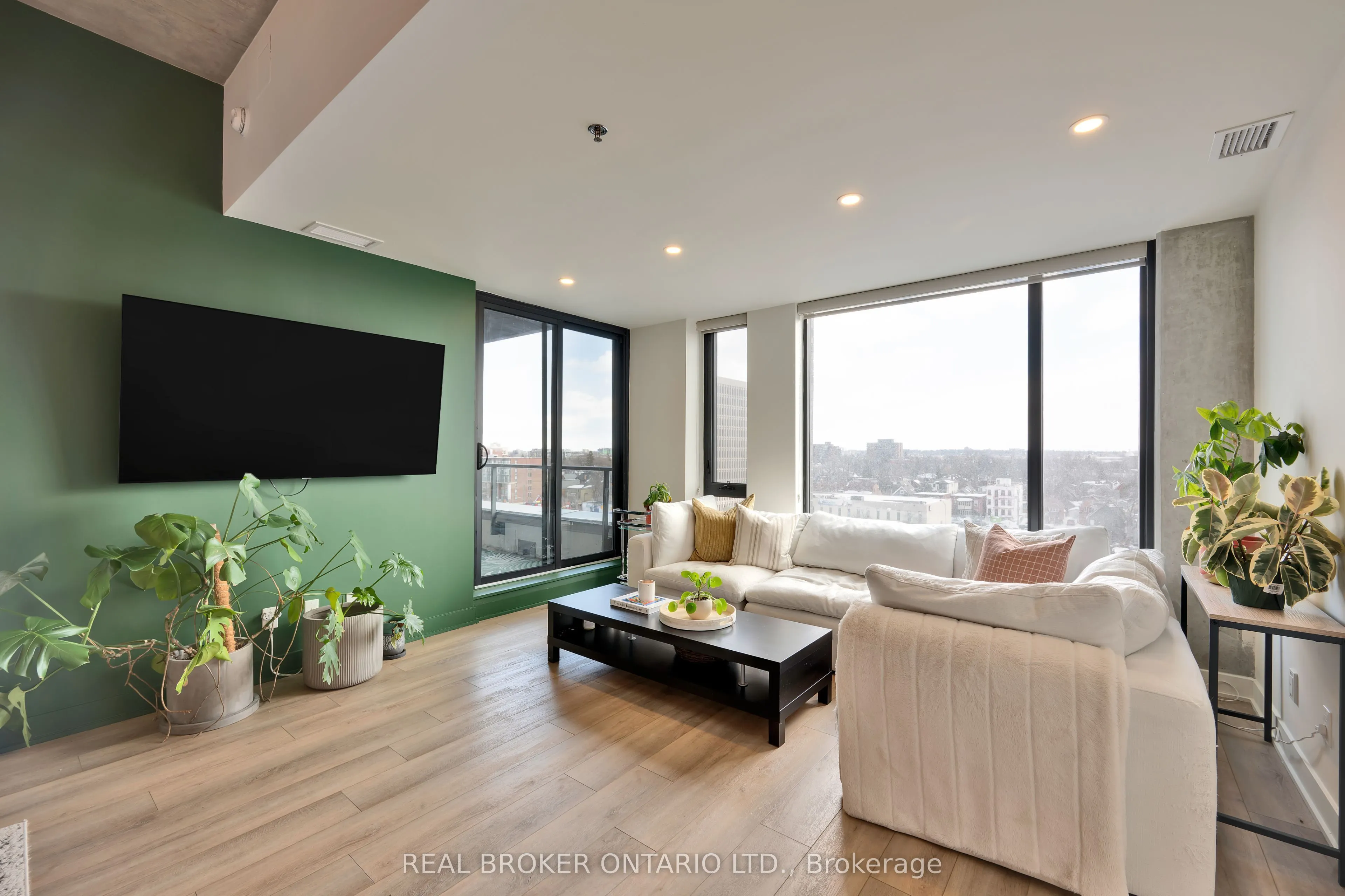 203 Catherine Street #703